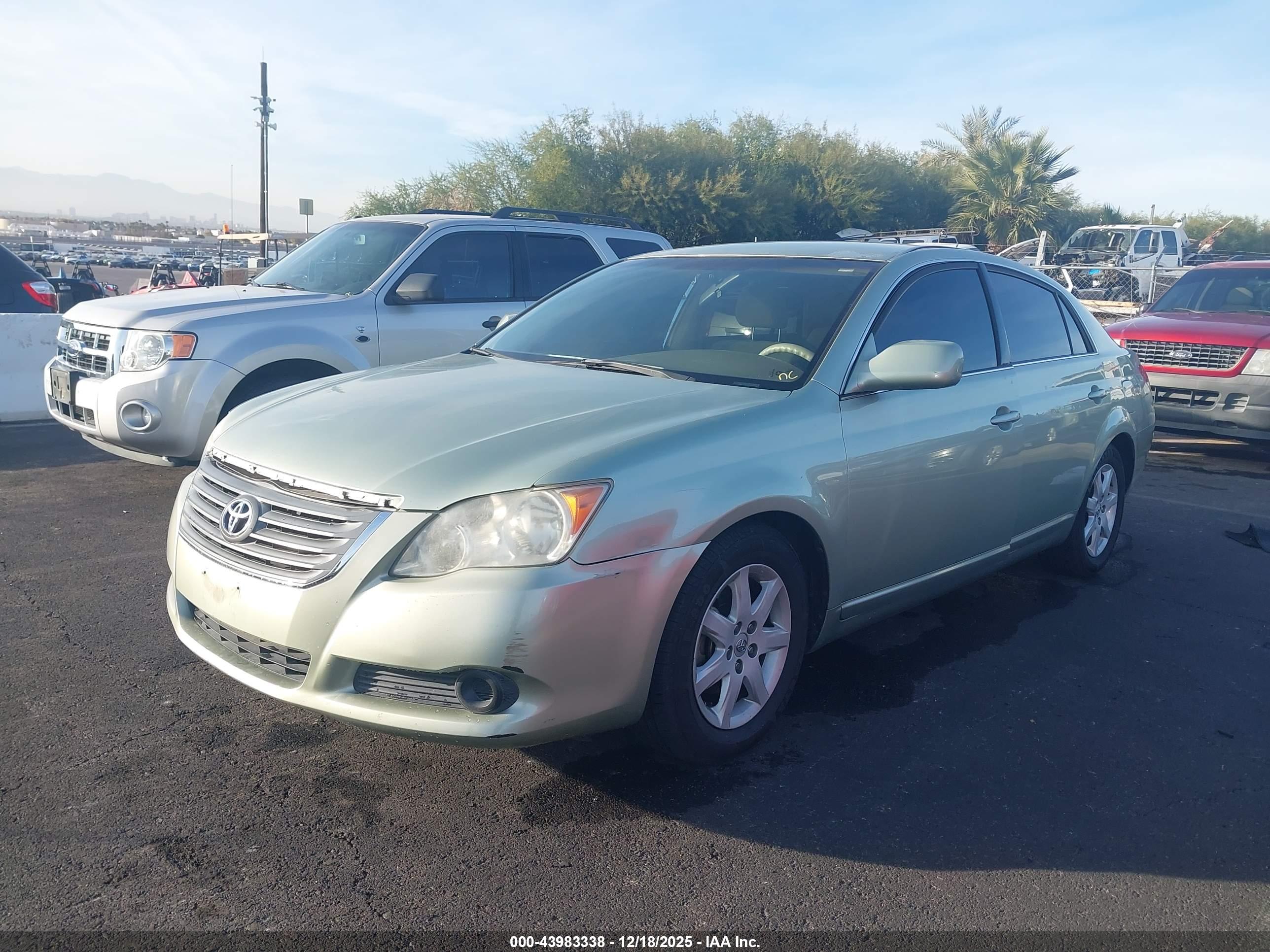 TOYOTA AVALON image 2