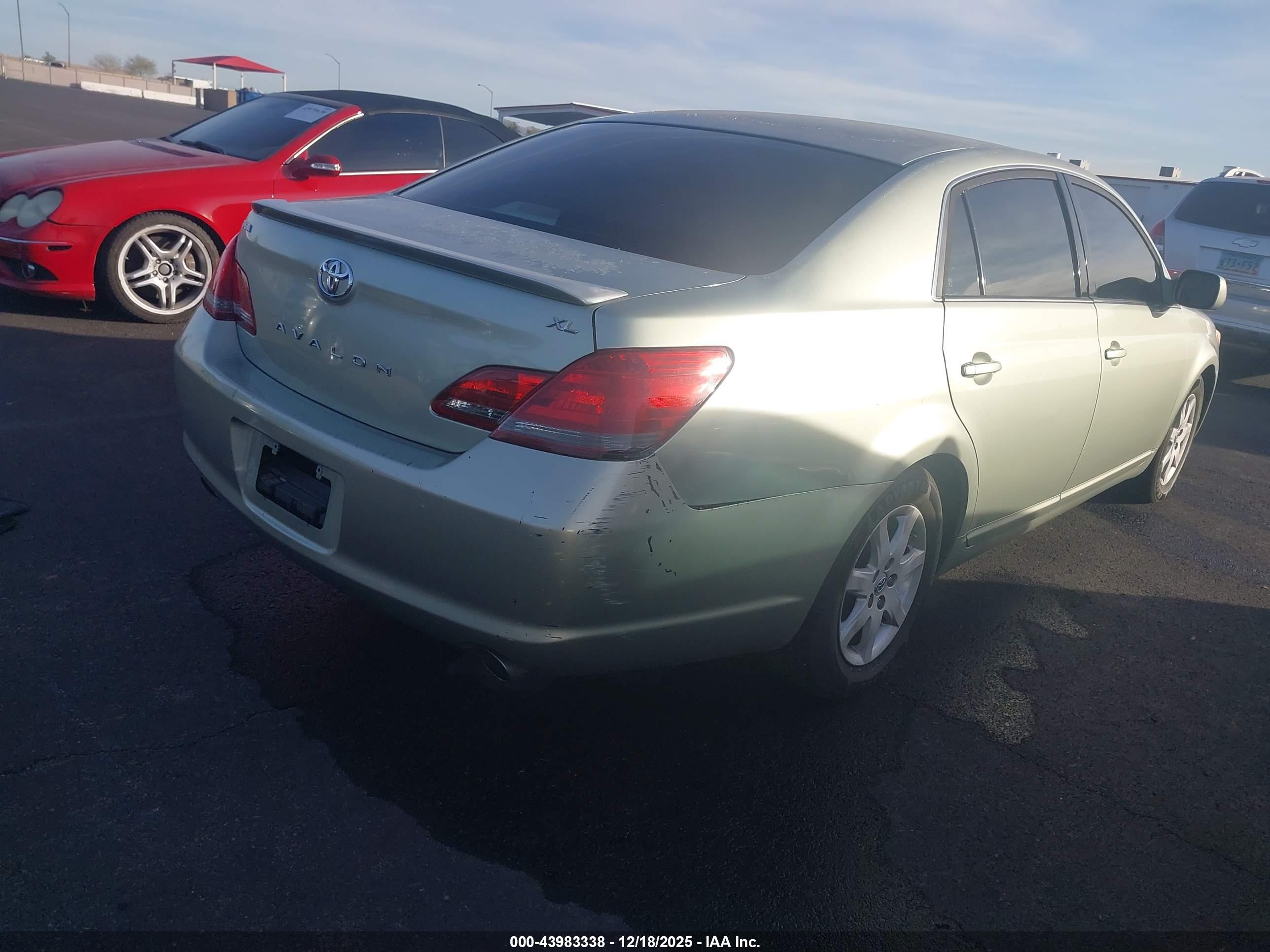 TOYOTA AVALON image 4