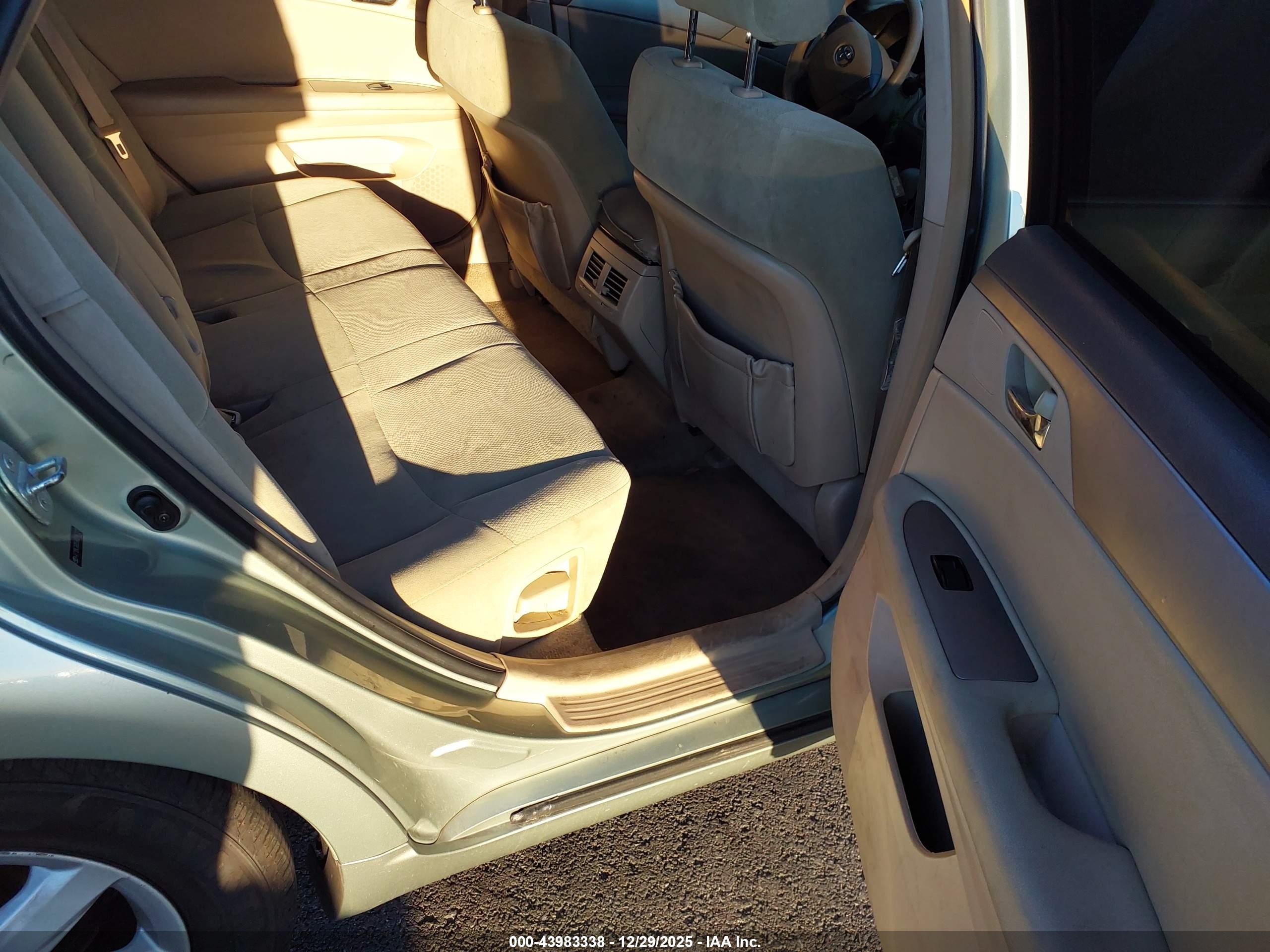 TOYOTA AVALON image 8