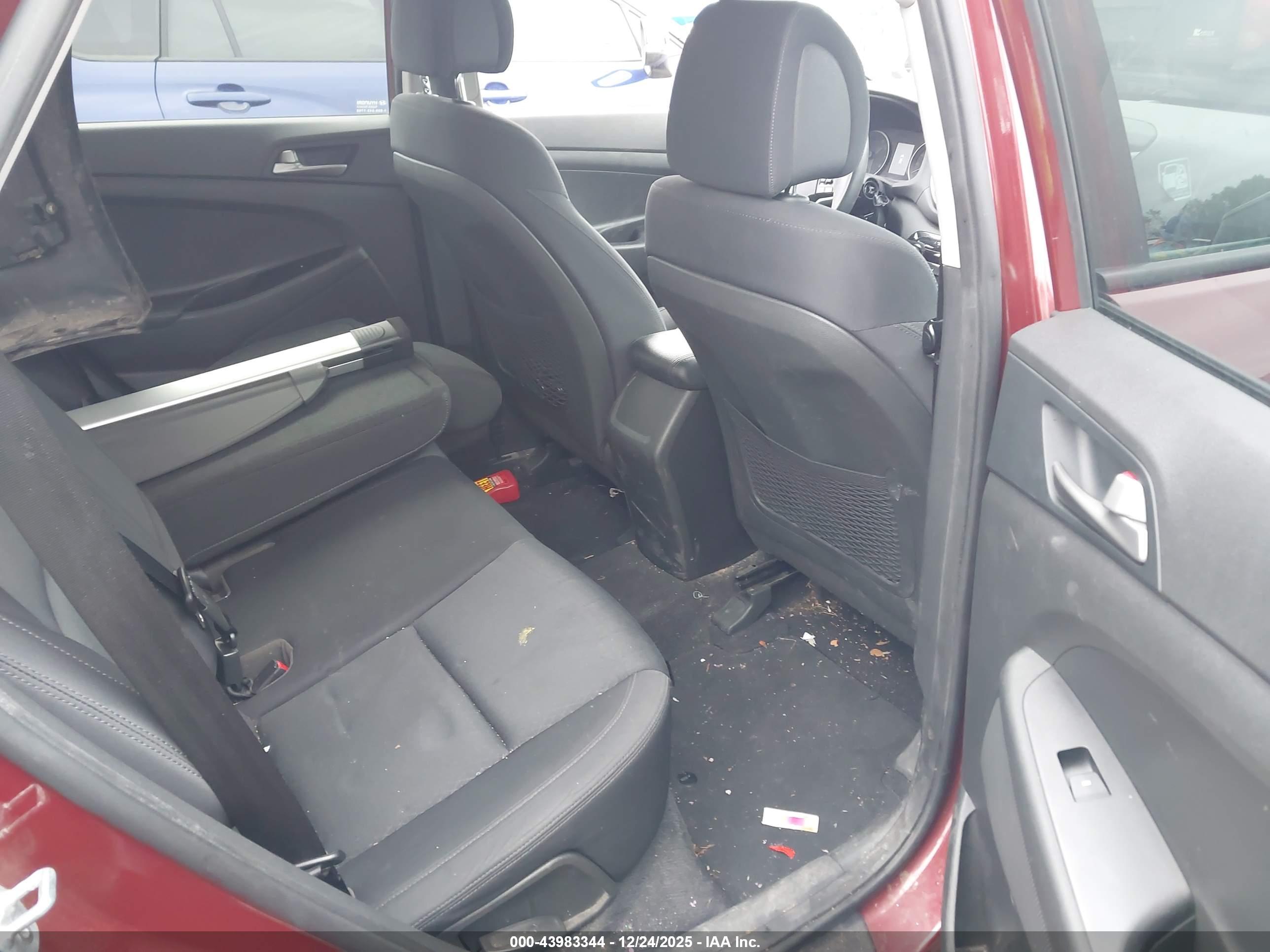 HYUNDAI TUCSON image 8