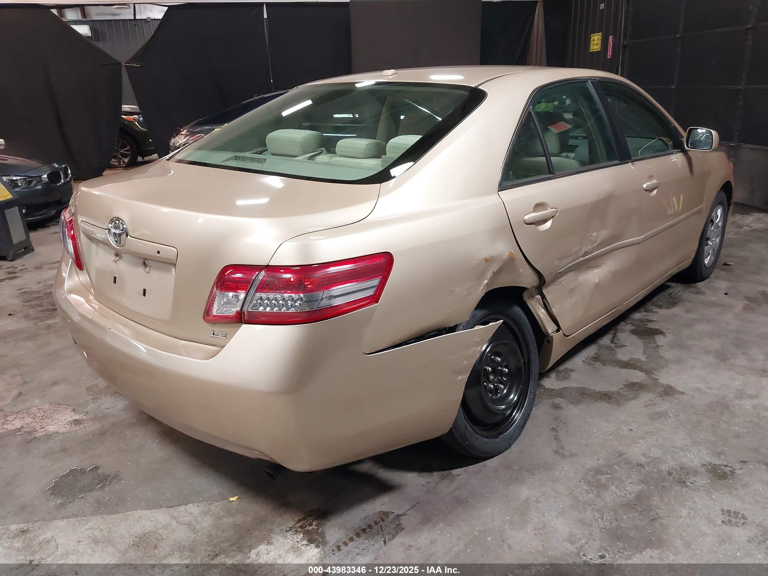 TOYOTA CAMRY image 4