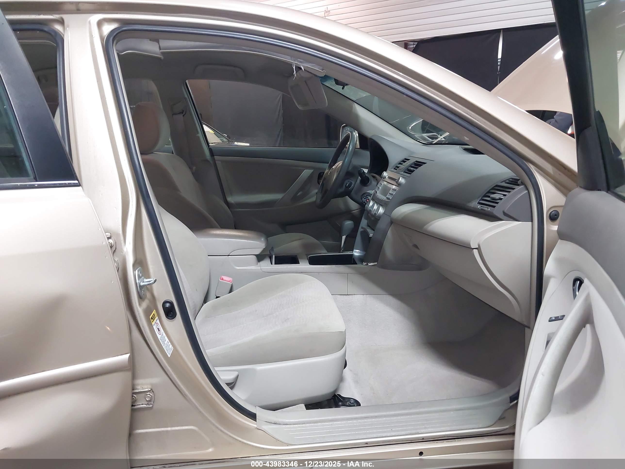 TOYOTA CAMRY image 5