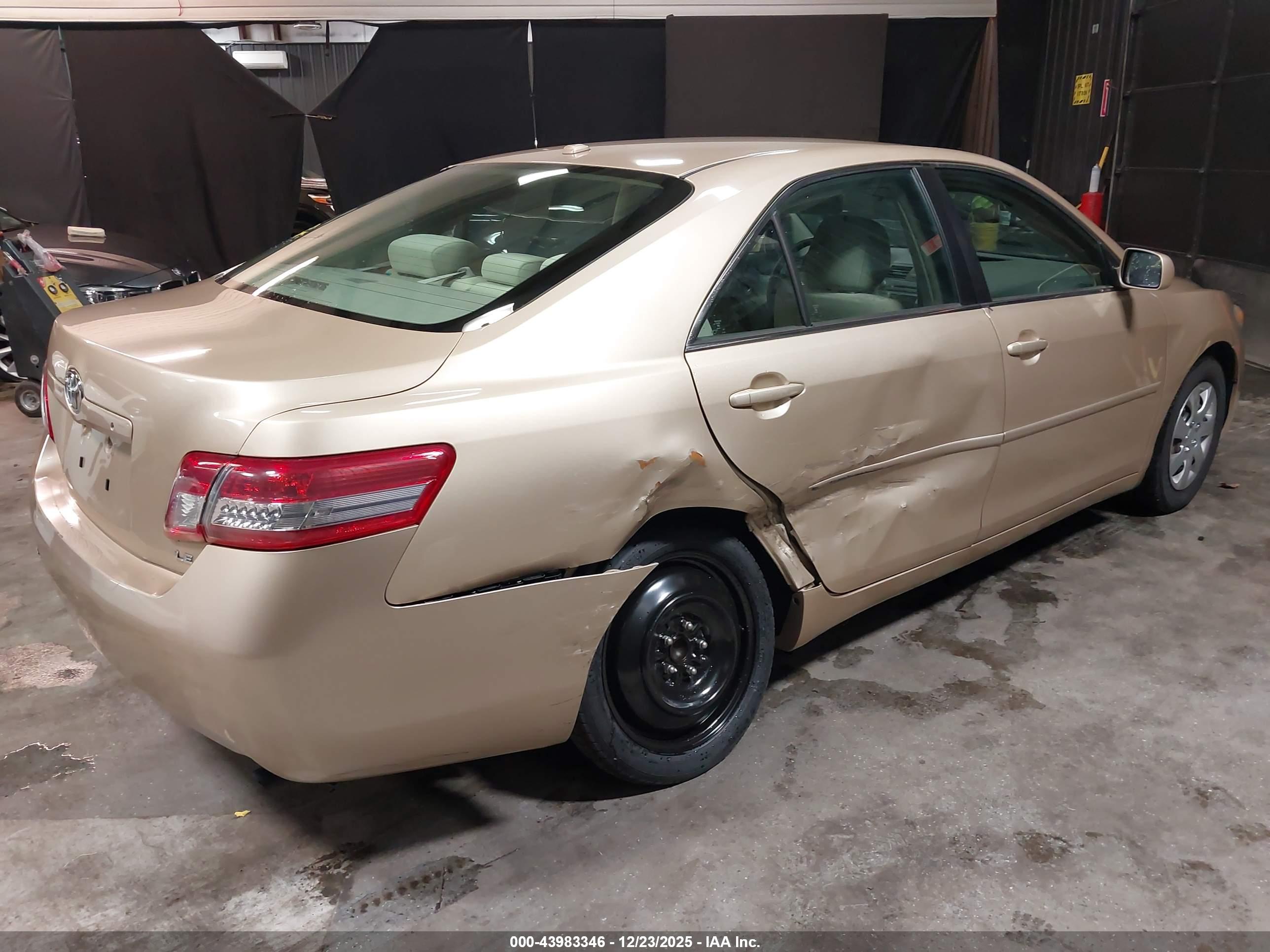 TOYOTA CAMRY image 6