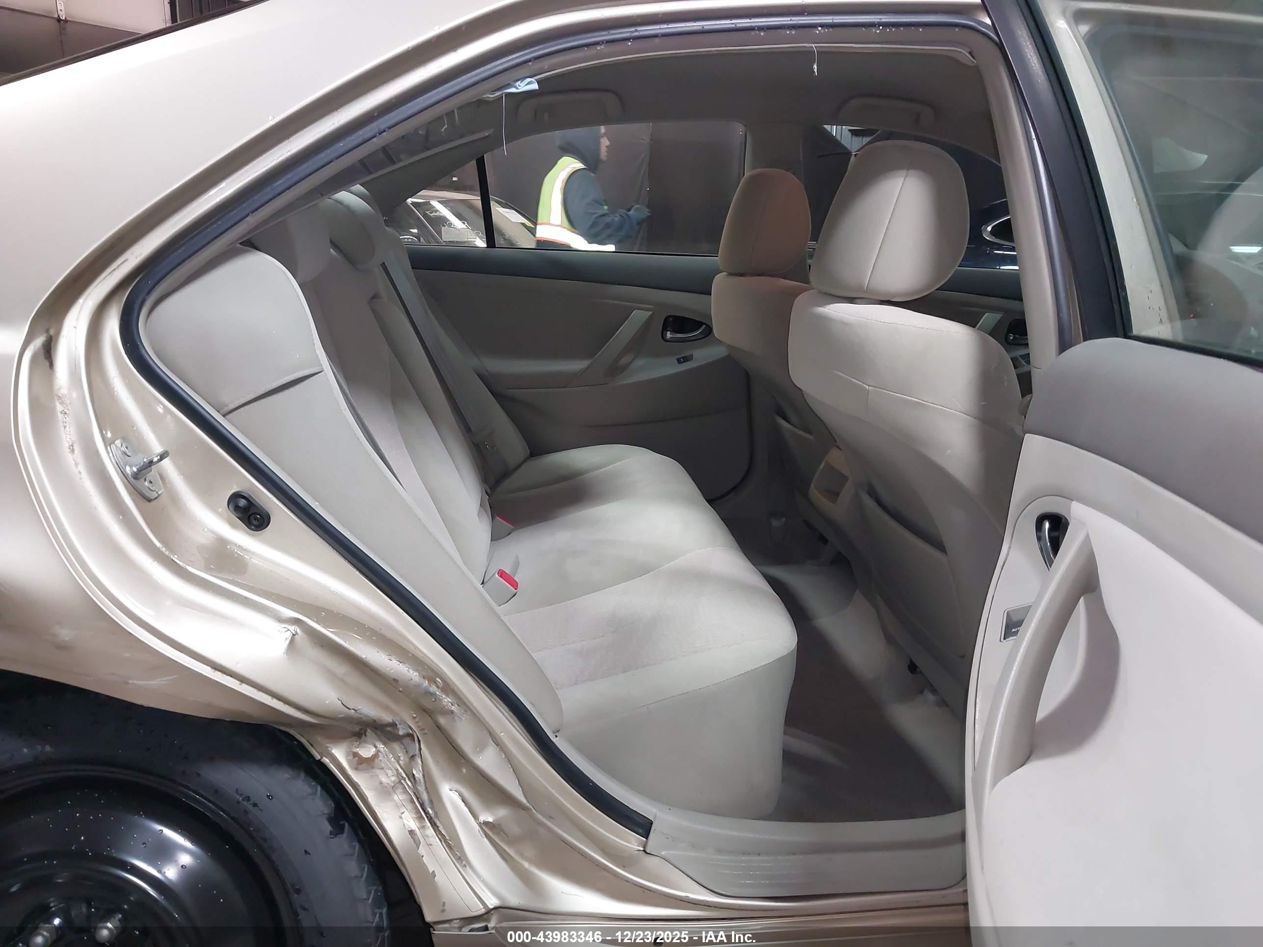 TOYOTA CAMRY image 8