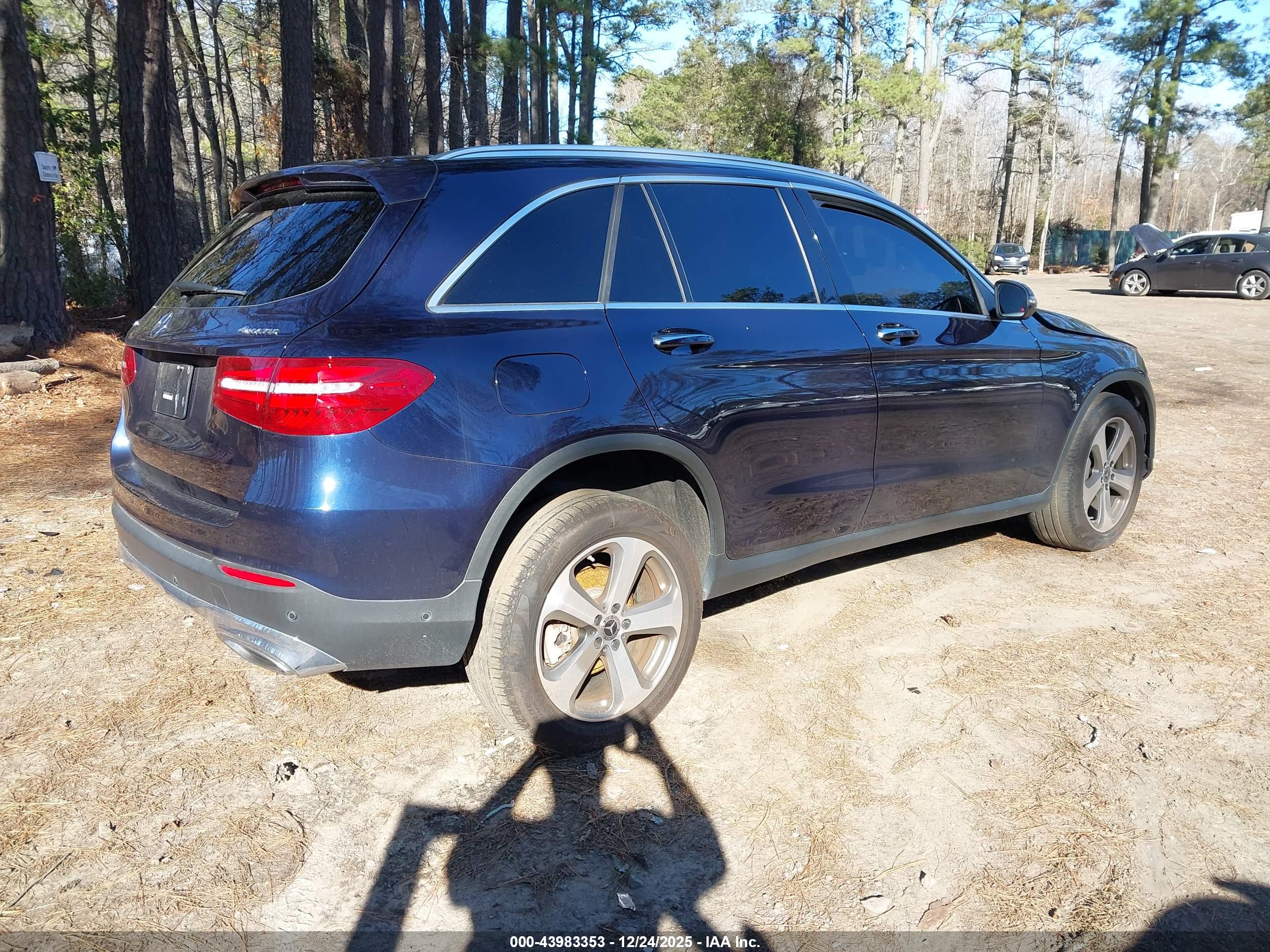 MERCEDES-BENZ GLC image 4