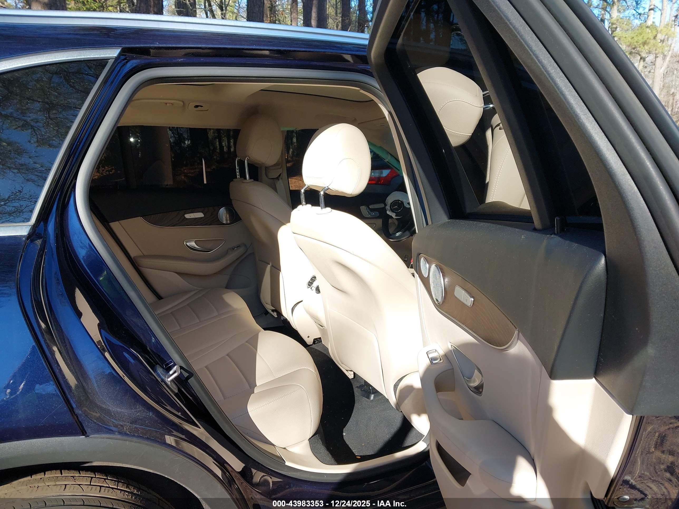 MERCEDES-BENZ GLC image 8