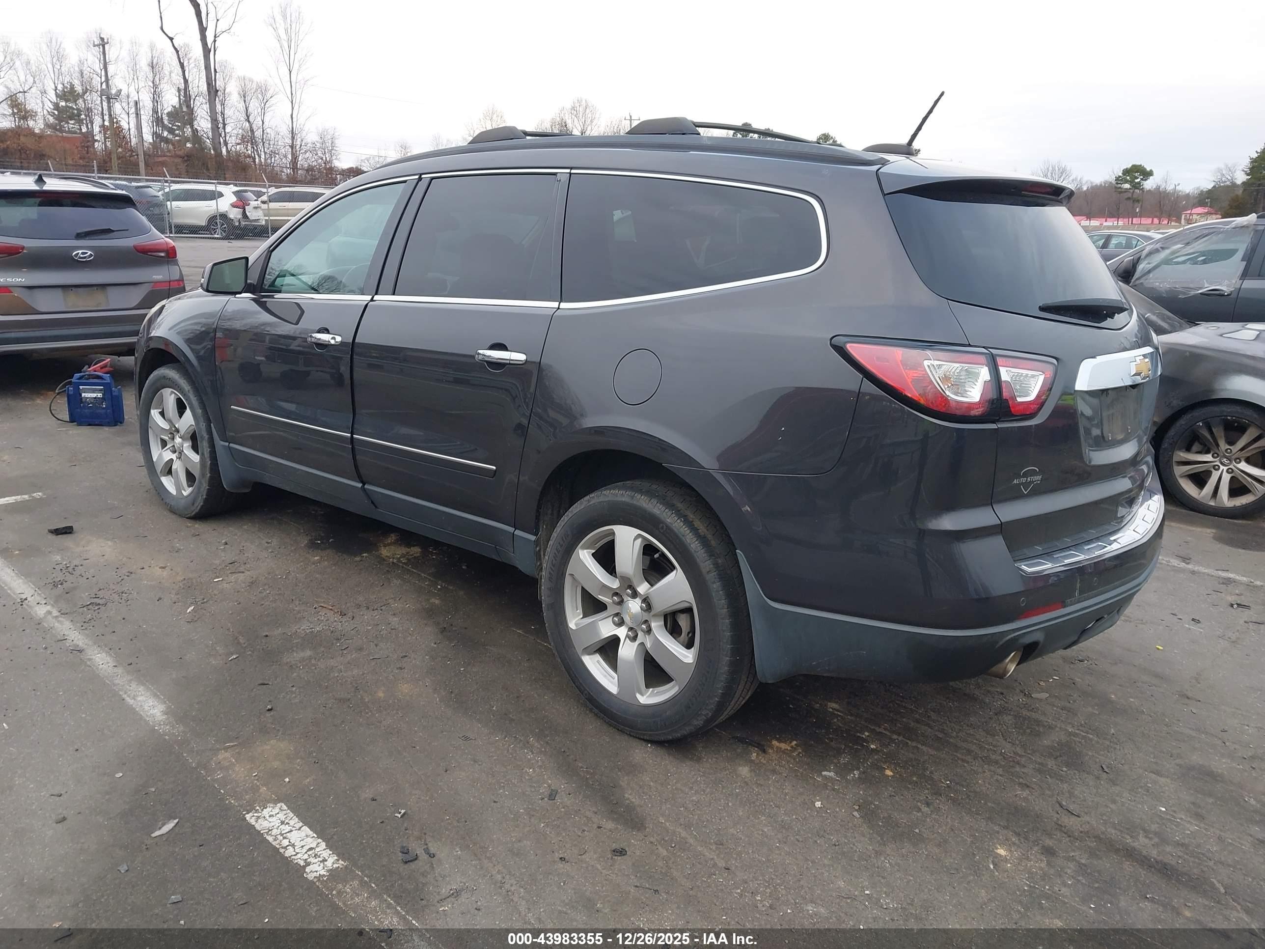 CHEVROLET TRAVERSE image 3