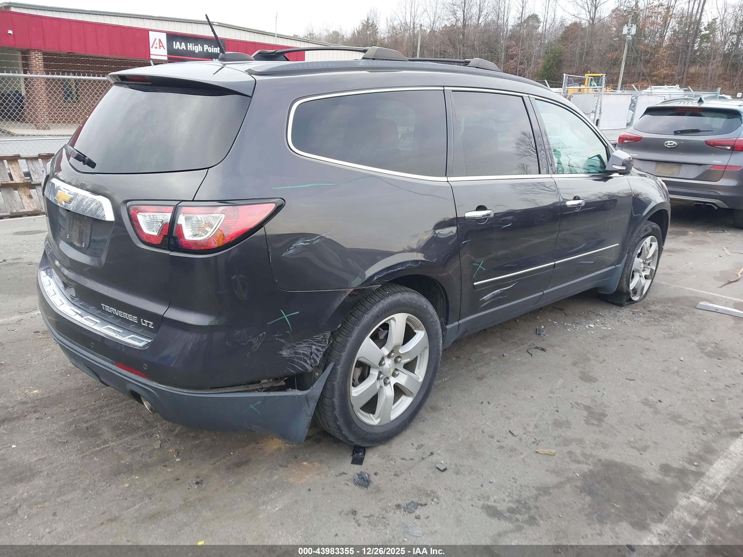 CHEVROLET TRAVERSE image 4