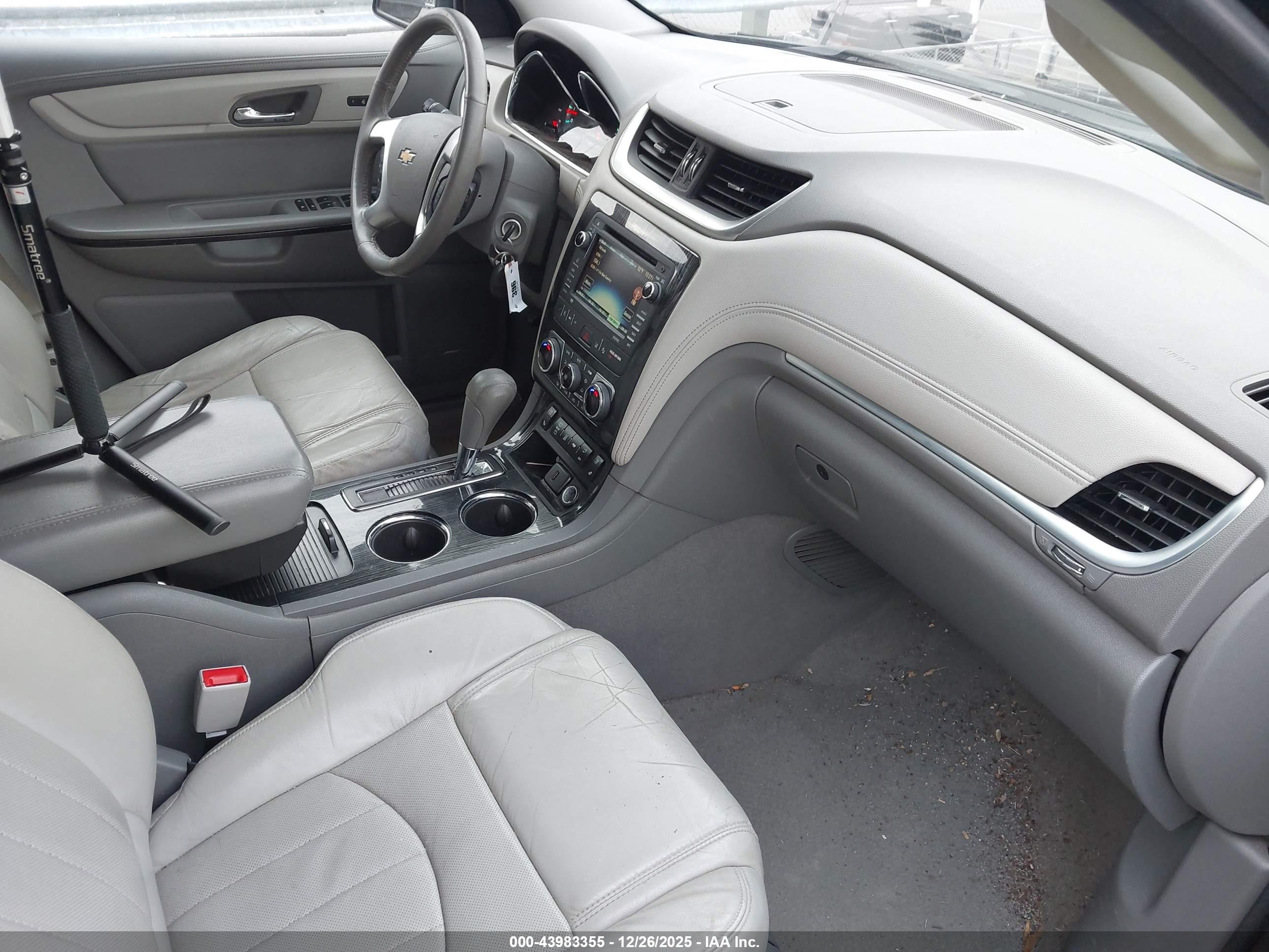 CHEVROLET TRAVERSE image 5