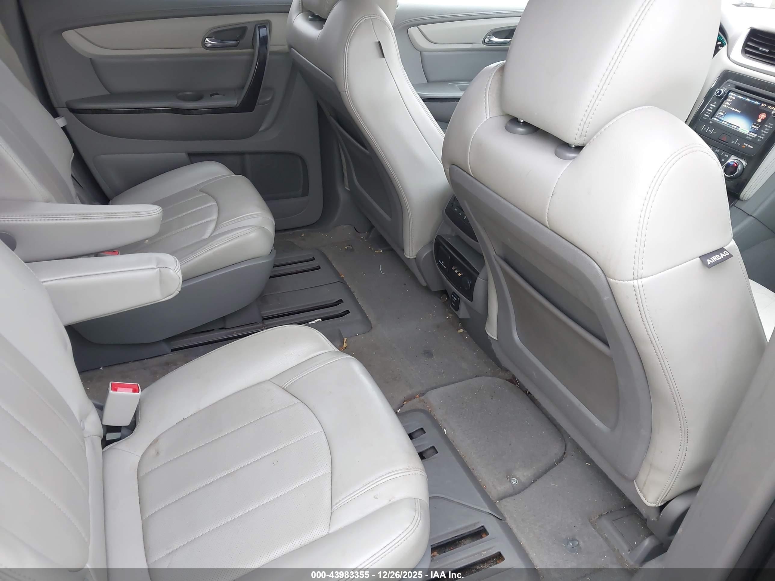 CHEVROLET TRAVERSE image 8