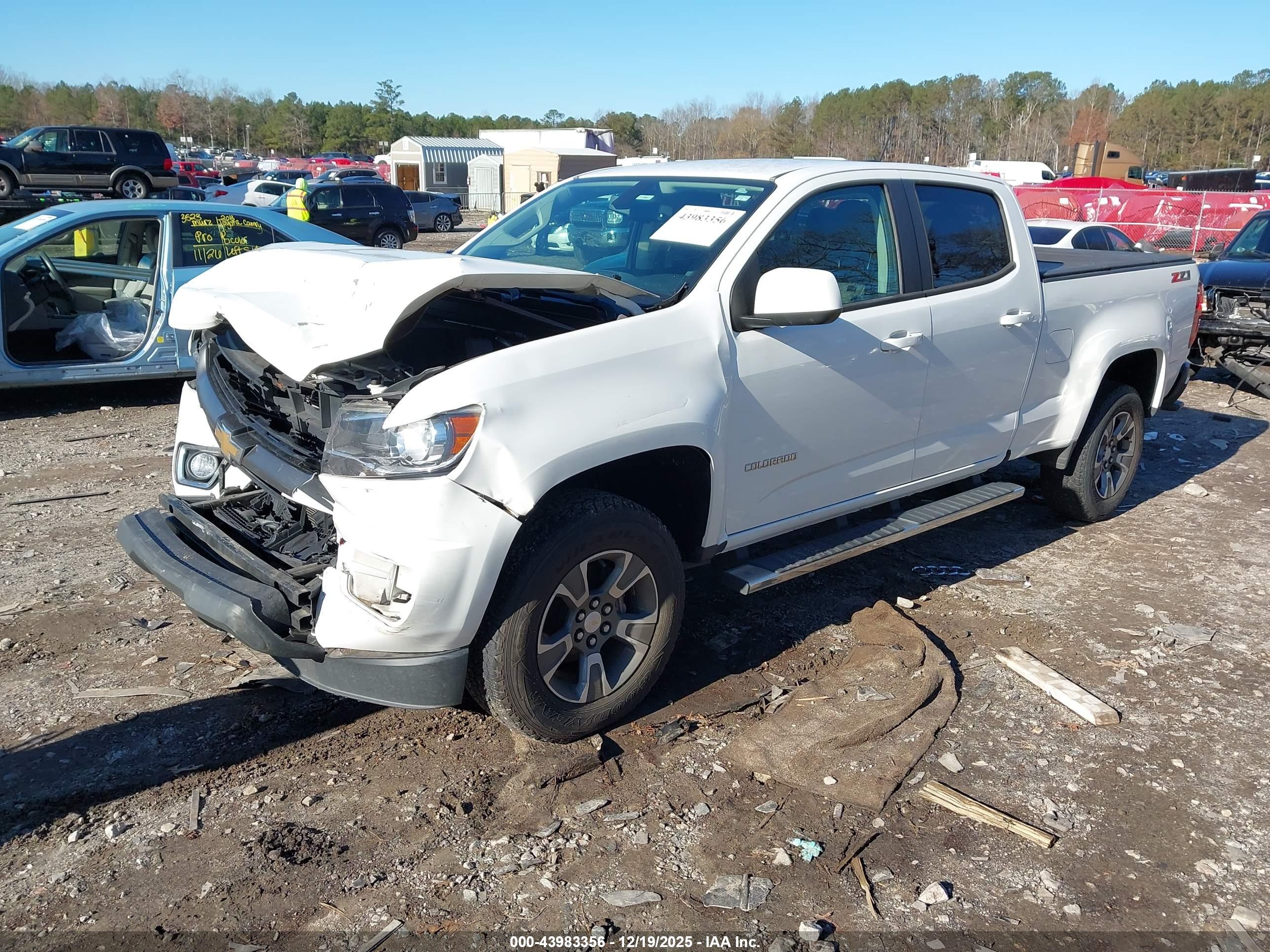 CHEVROLET COLORADO image 2