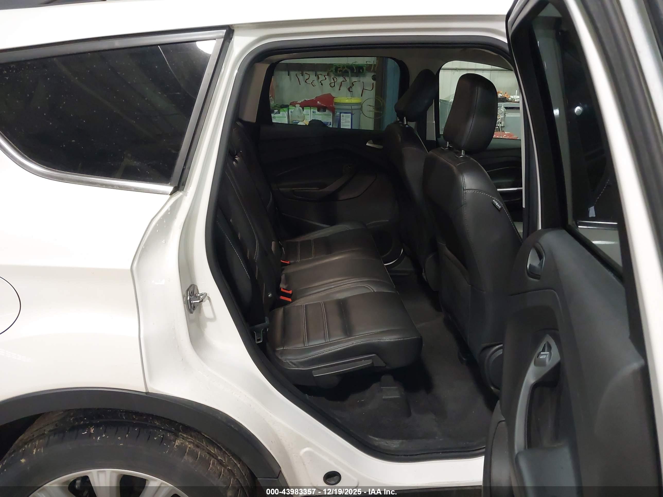 FORD ESCAPE image 8