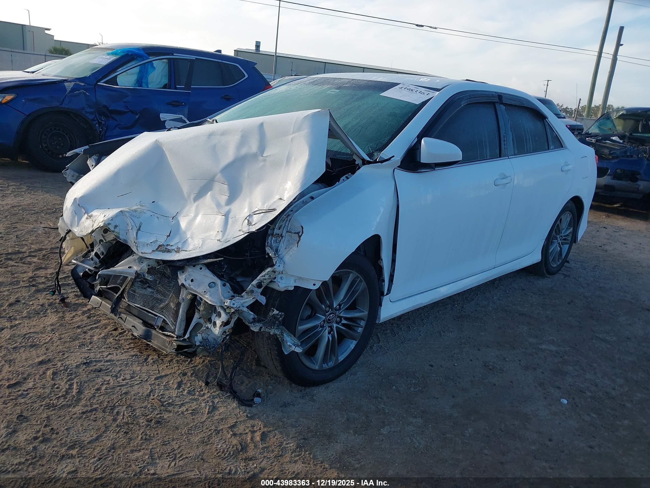 TOYOTA CAMRY image 2
