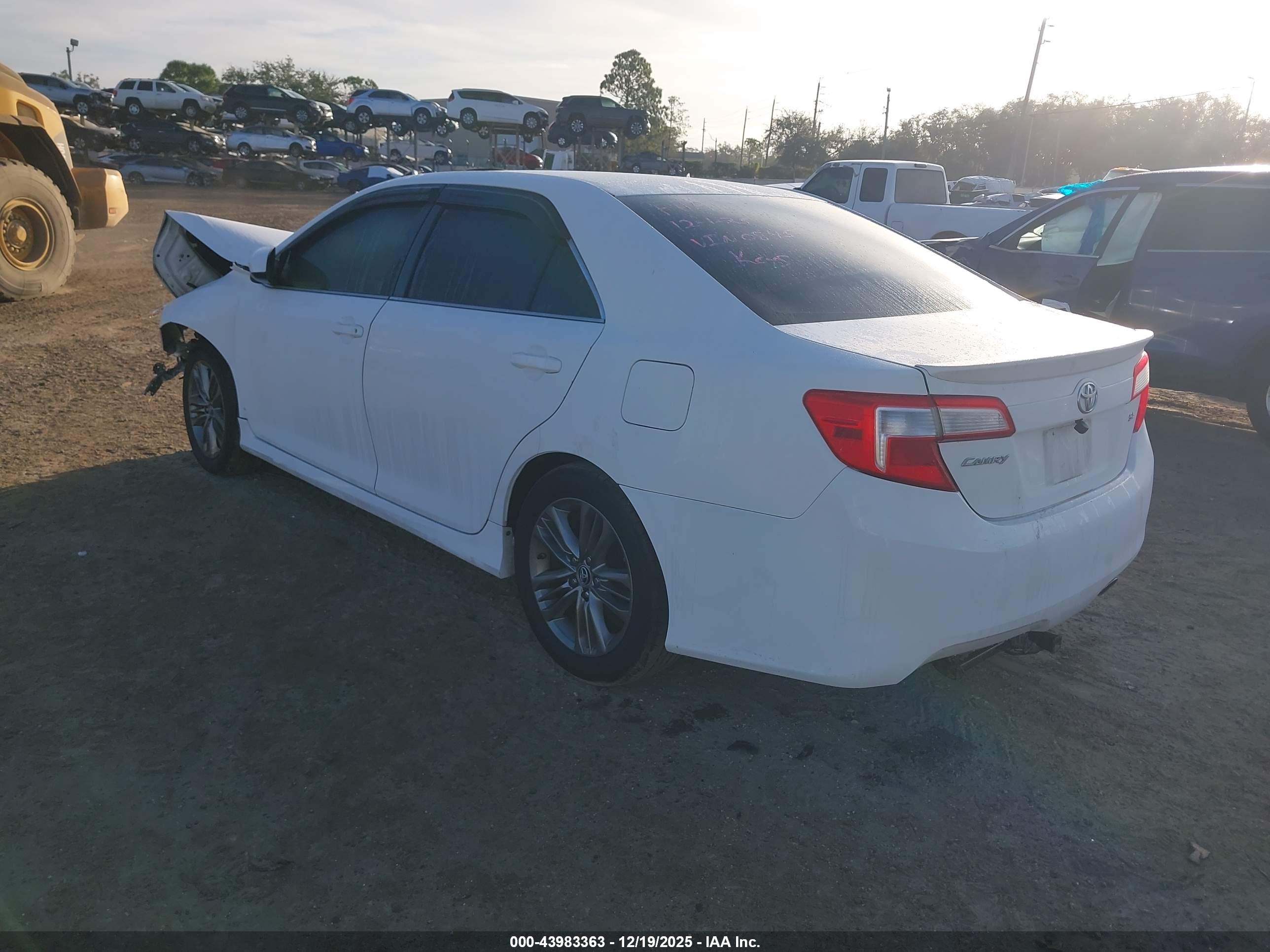 TOYOTA CAMRY image 3