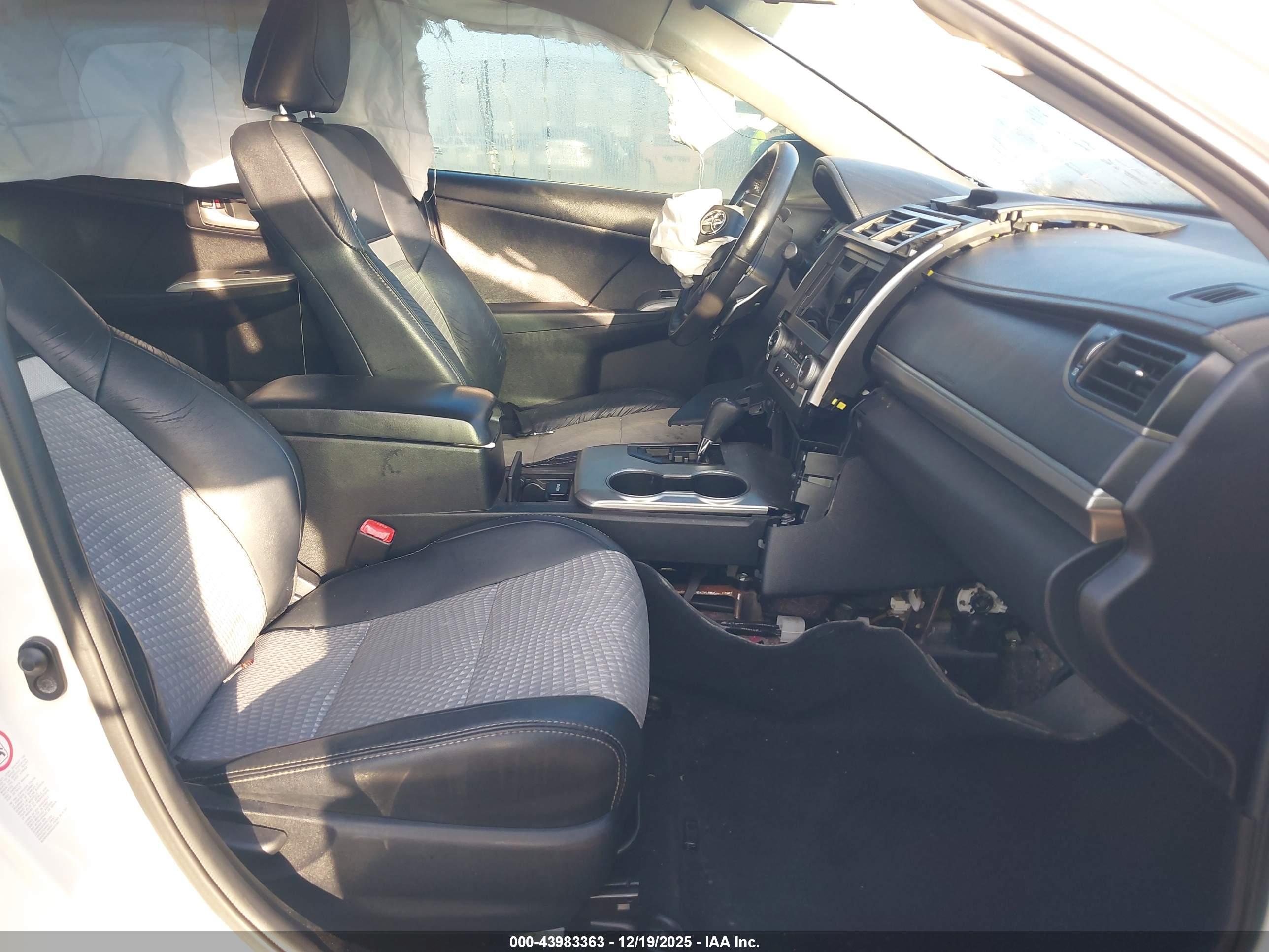 TOYOTA CAMRY image 5