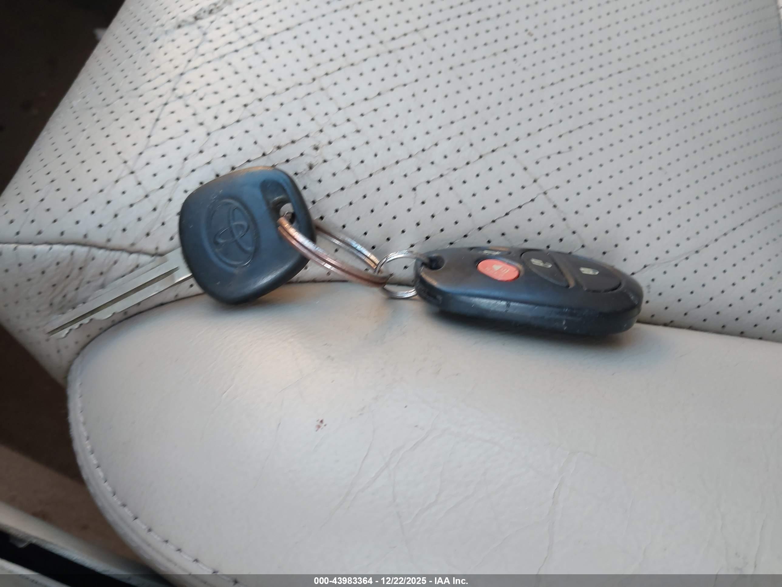 TOYOTA CAMRY image 11