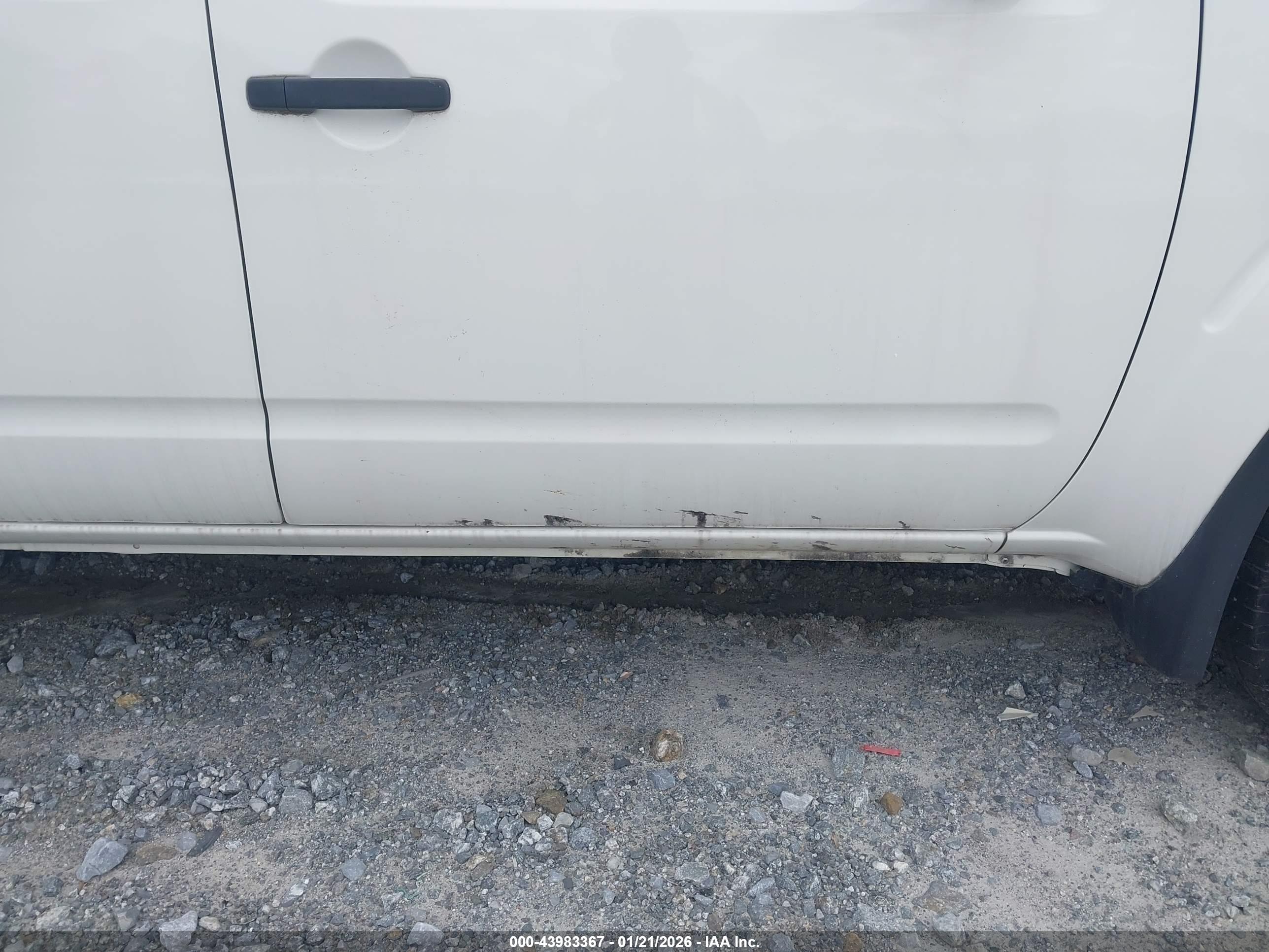 NISSAN FRONTIER image 6