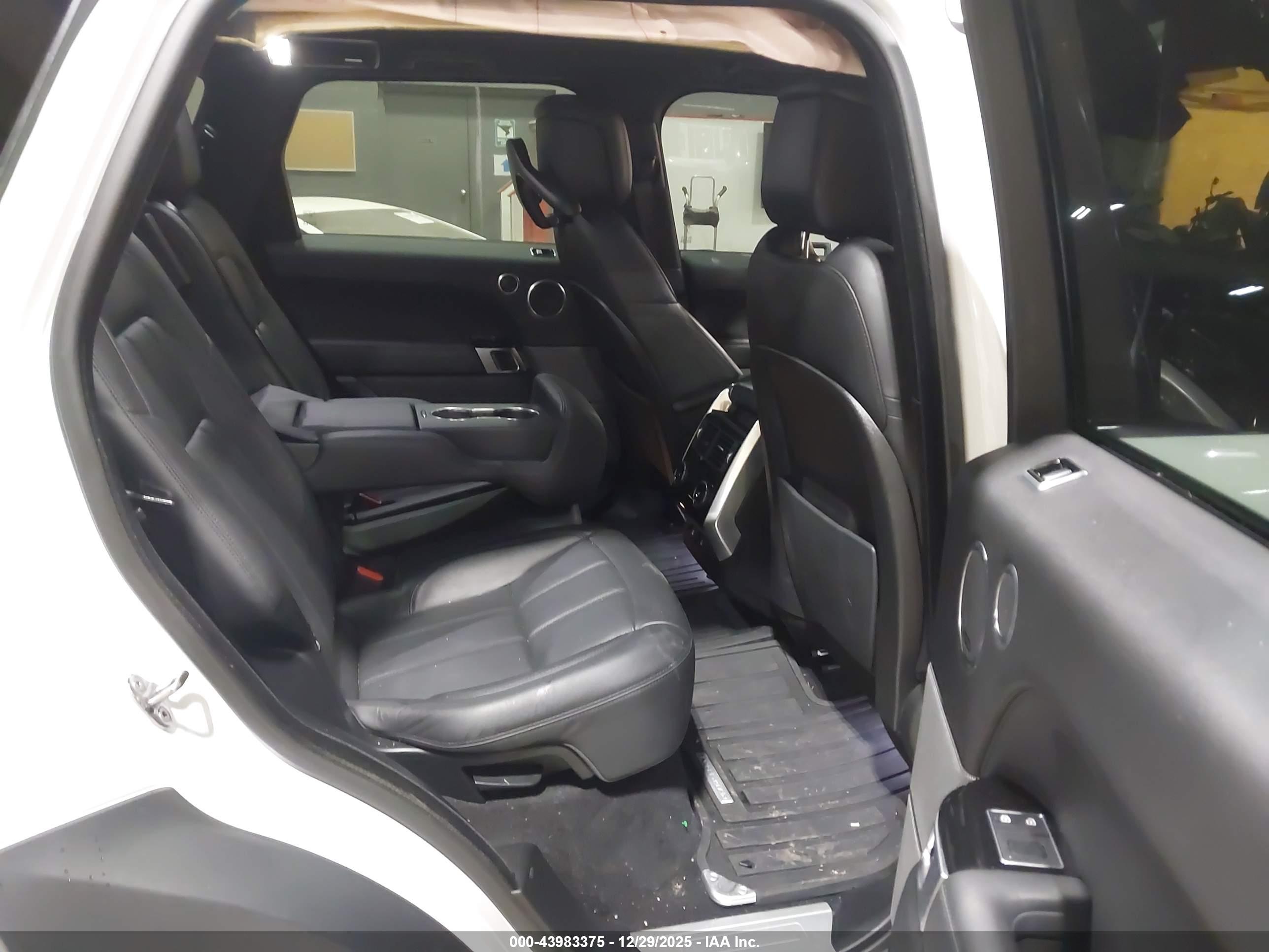 LAND ROVER image 8