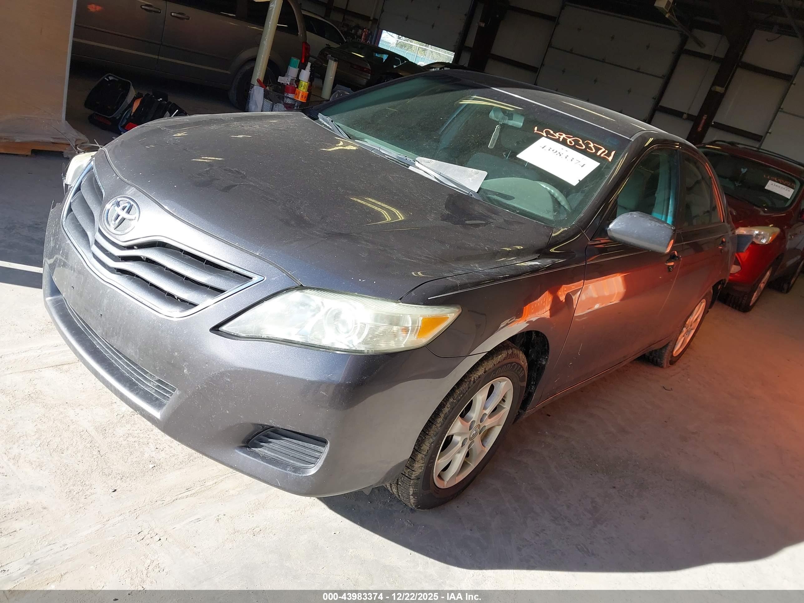 TOYOTA CAMRY image 2
