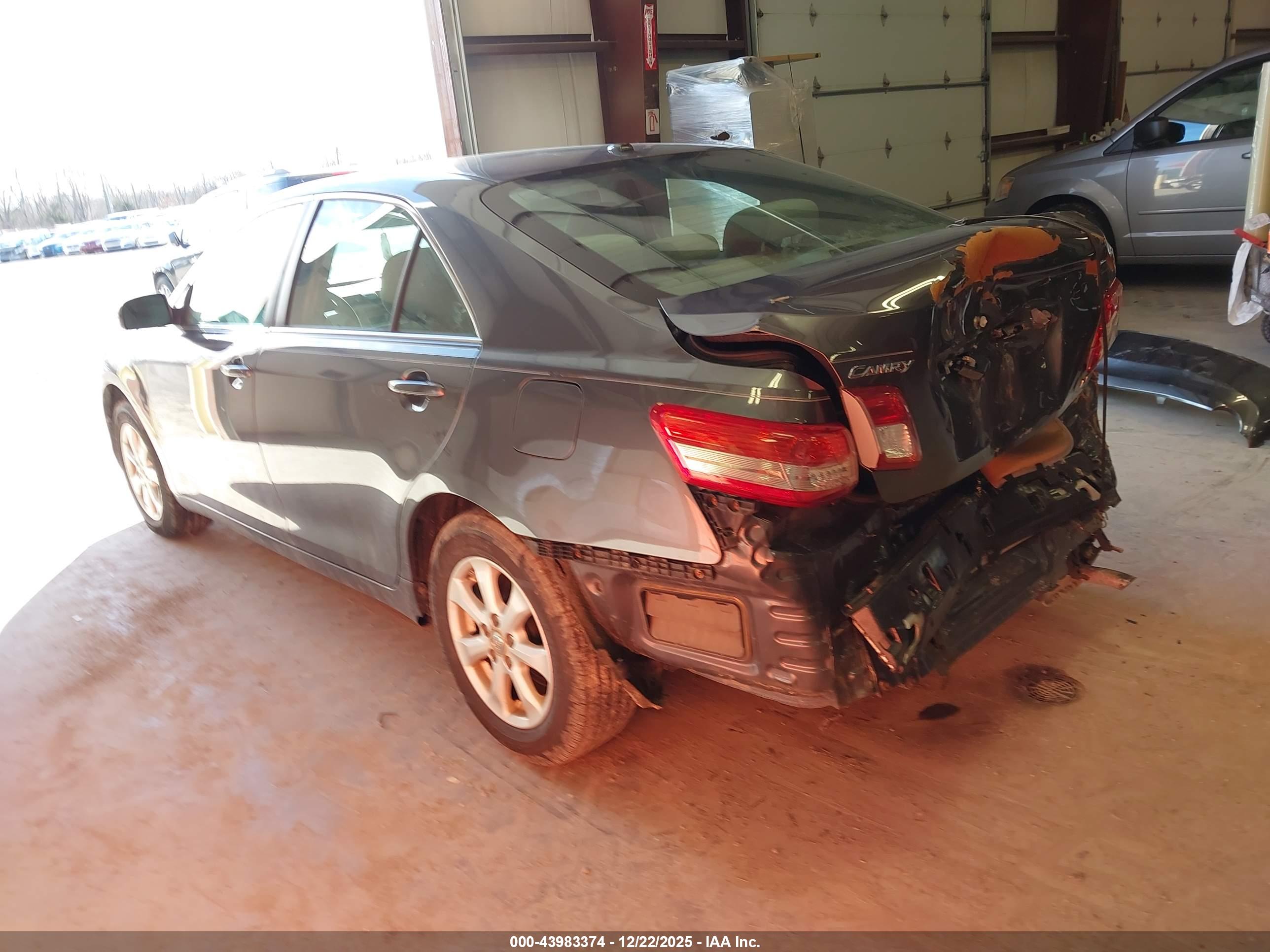 TOYOTA CAMRY image 3