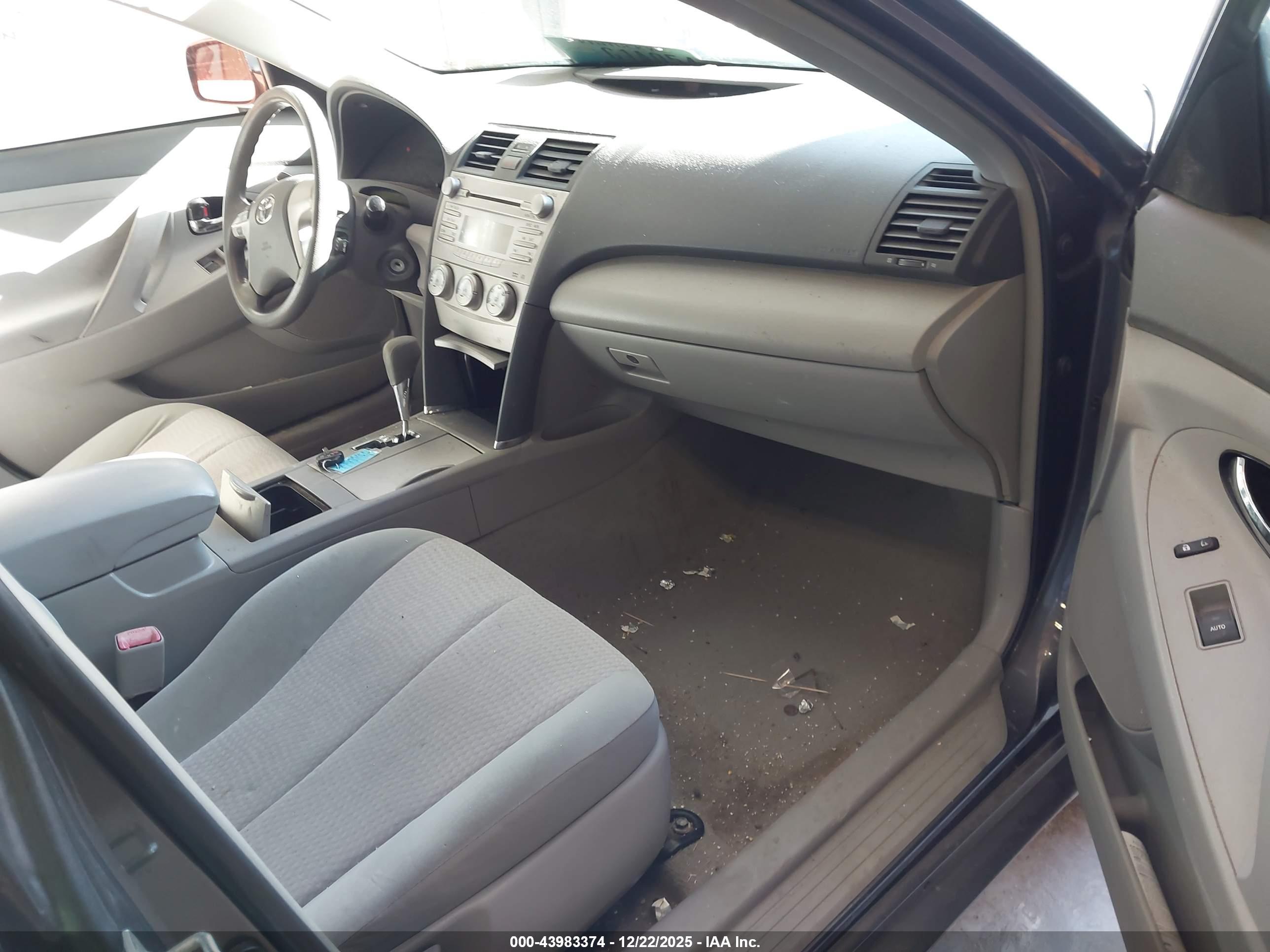 TOYOTA CAMRY image 5