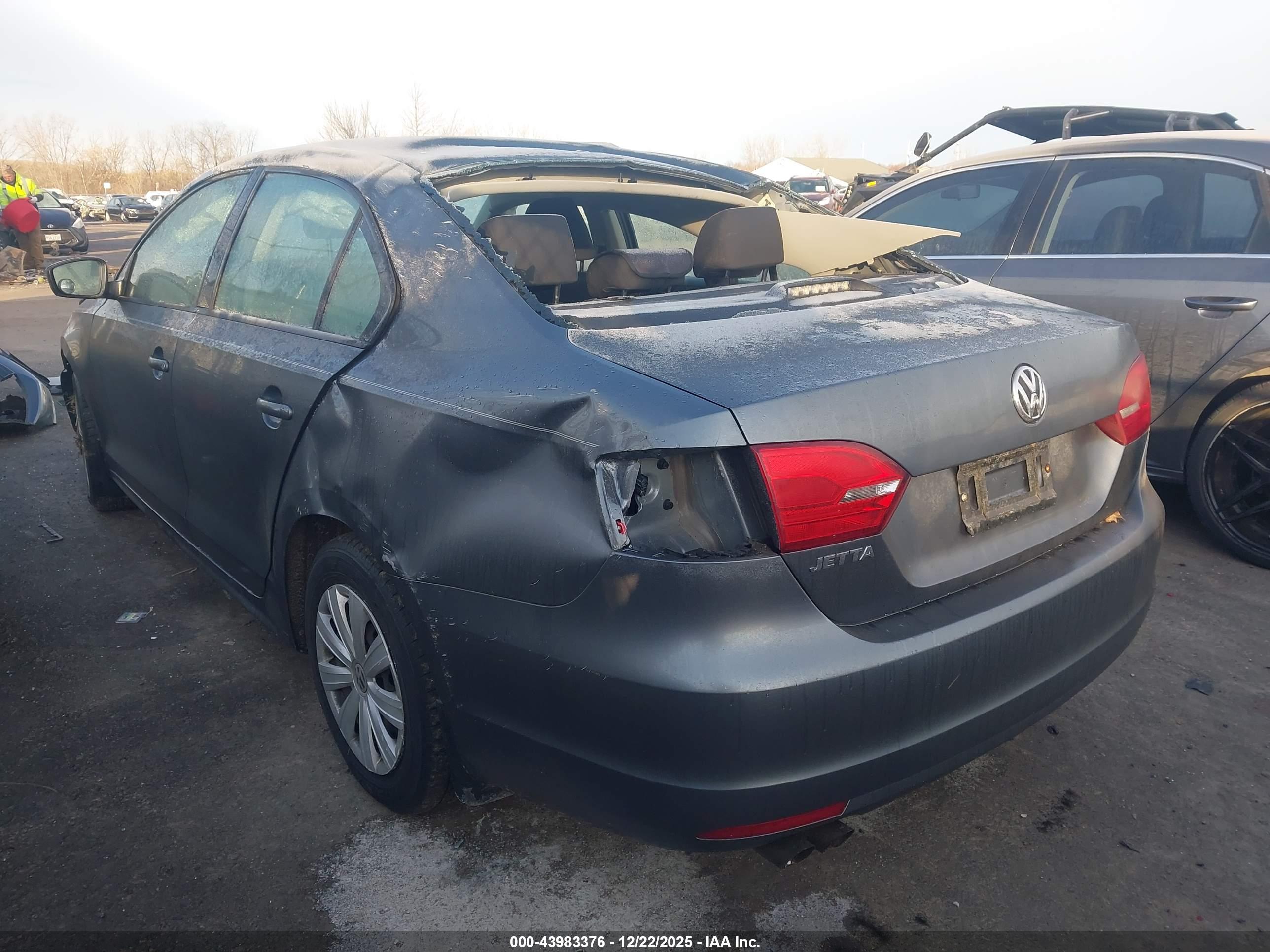 VOLKSWAGEN JETTA image 3