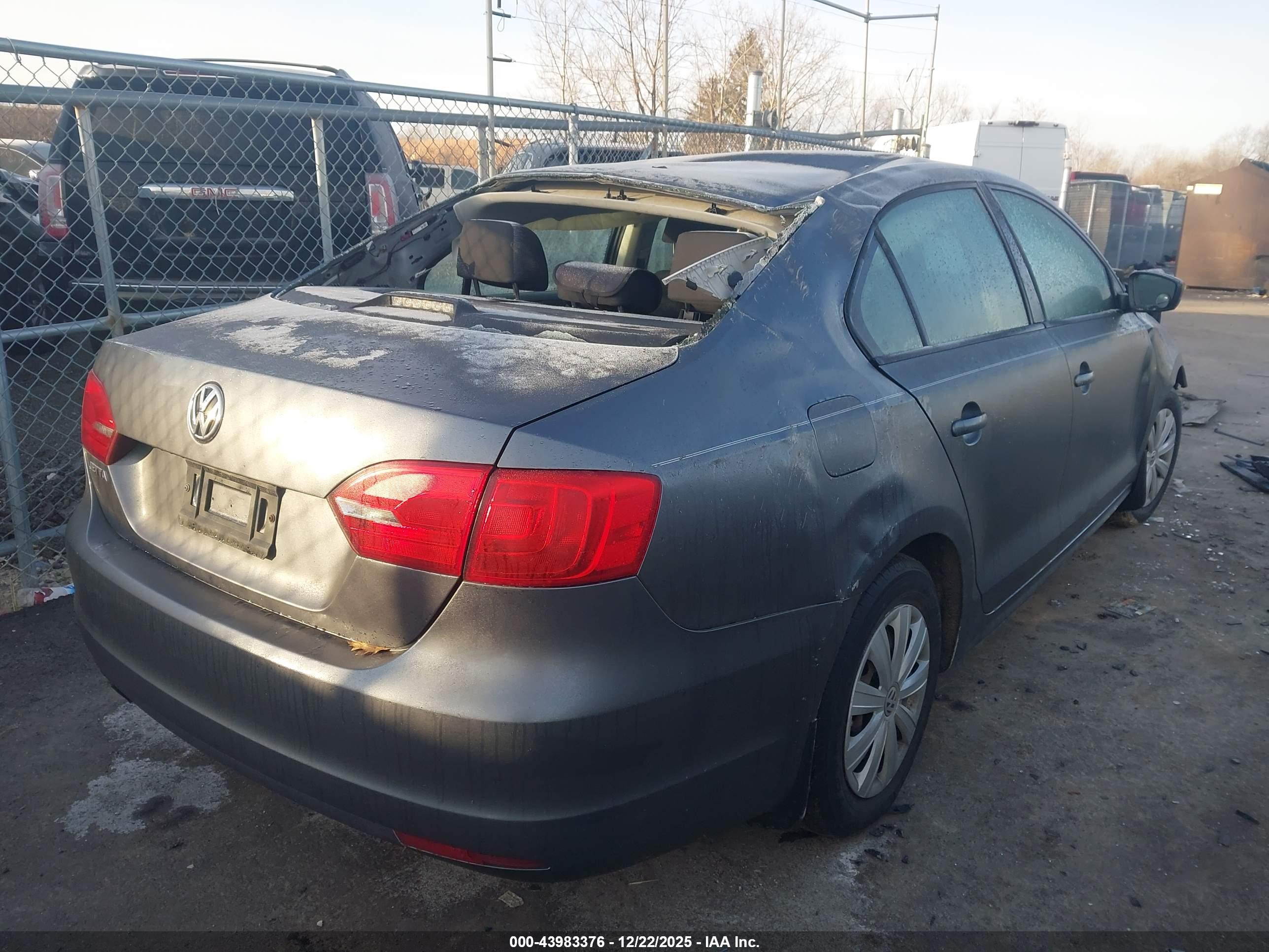 VOLKSWAGEN JETTA image 4
