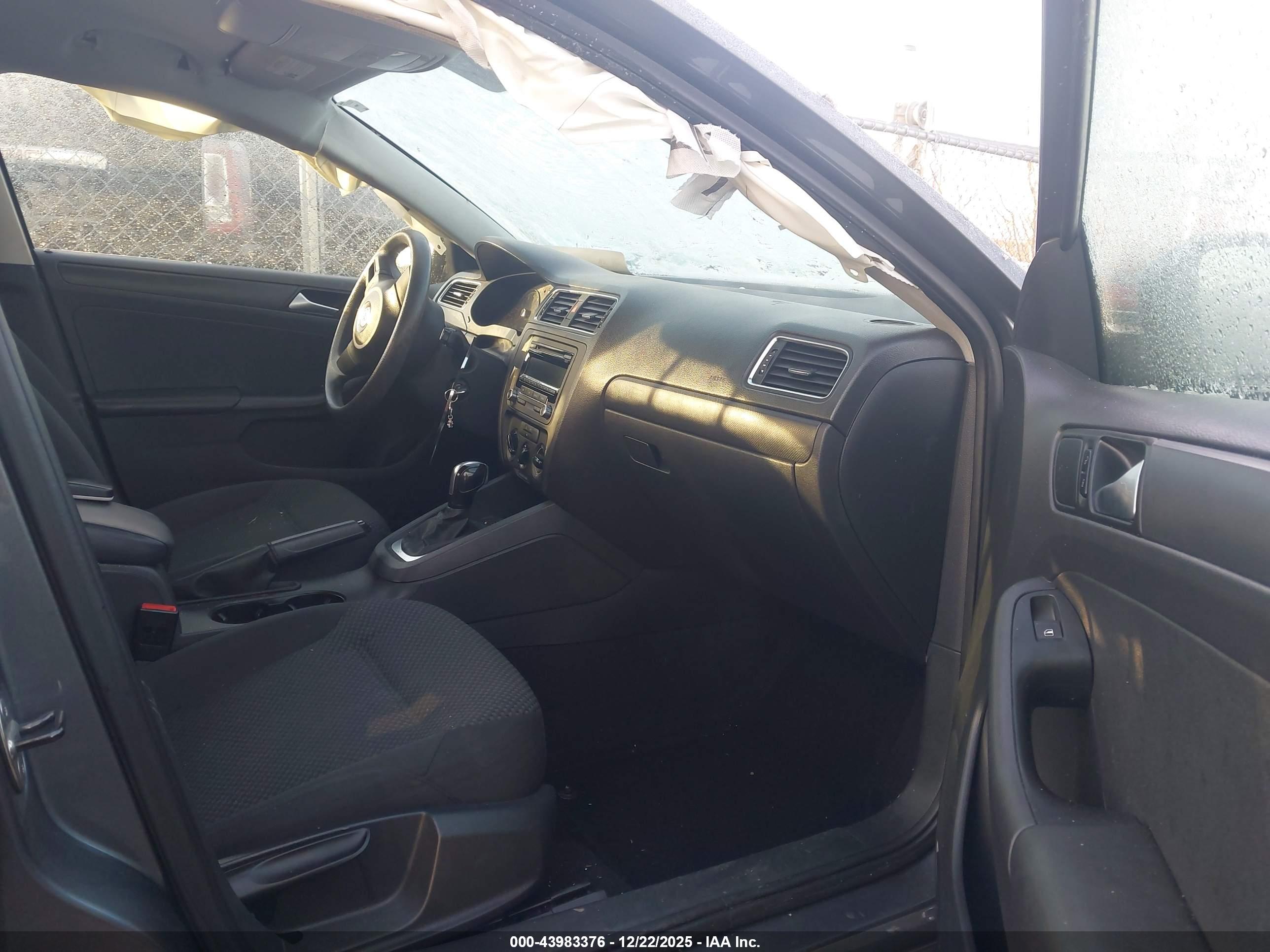 VOLKSWAGEN JETTA image 5