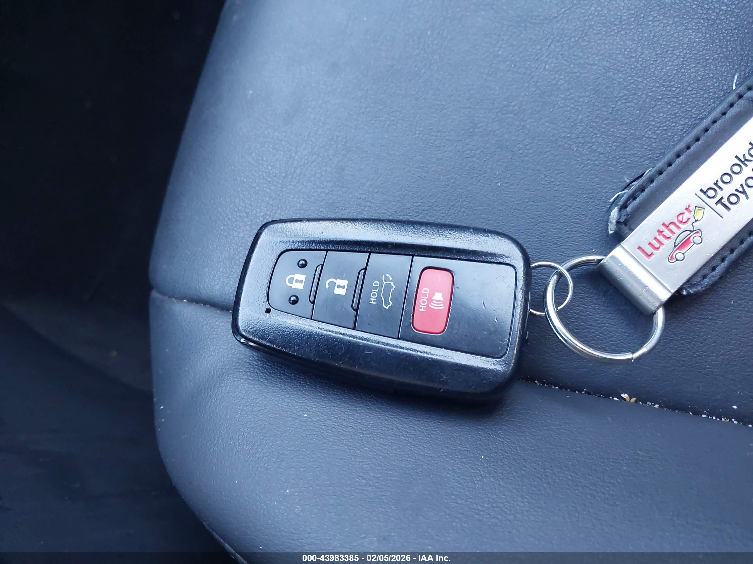 TOYOTA RAV4 image 11