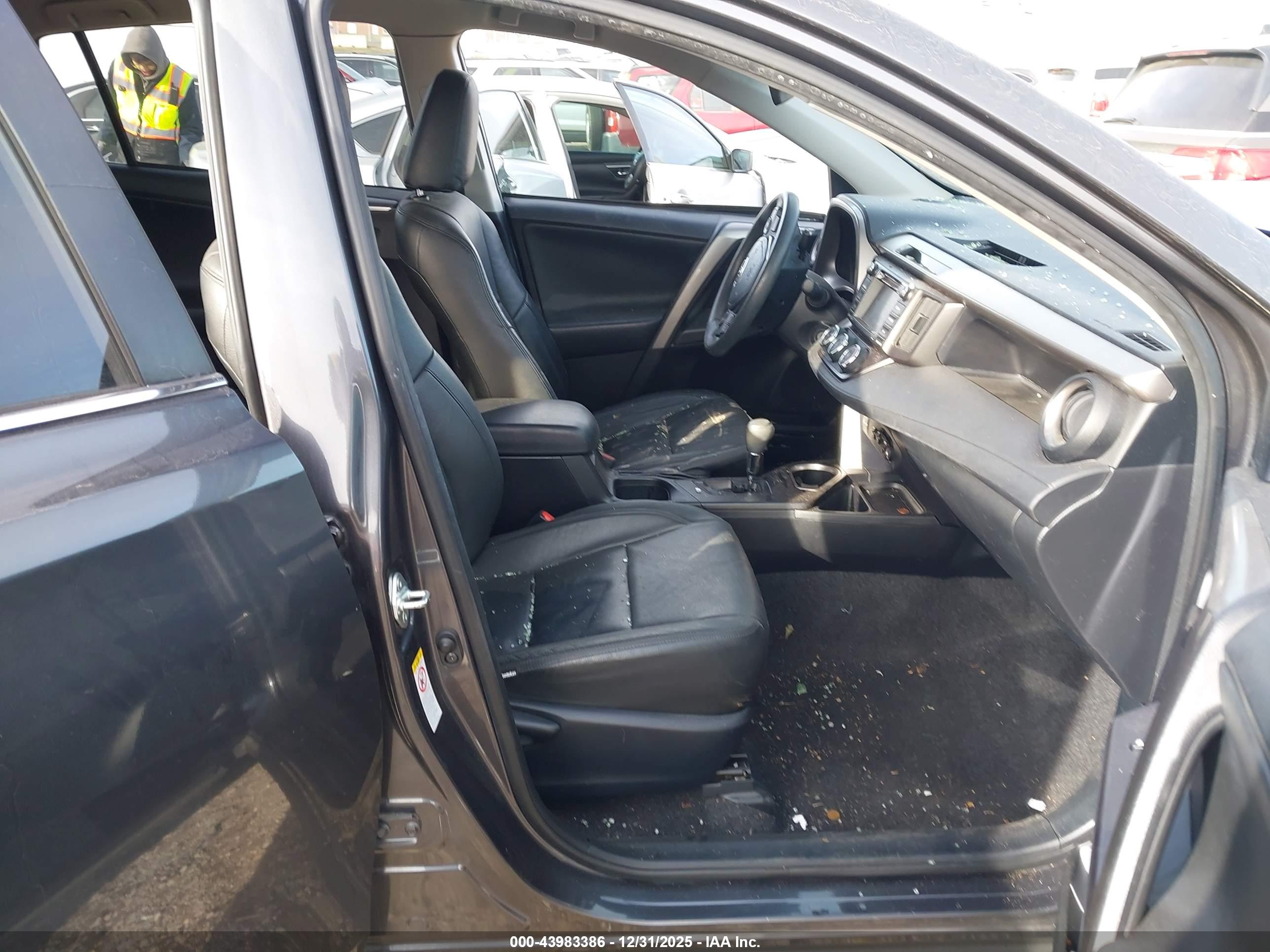 TOYOTA RAV4 image 5