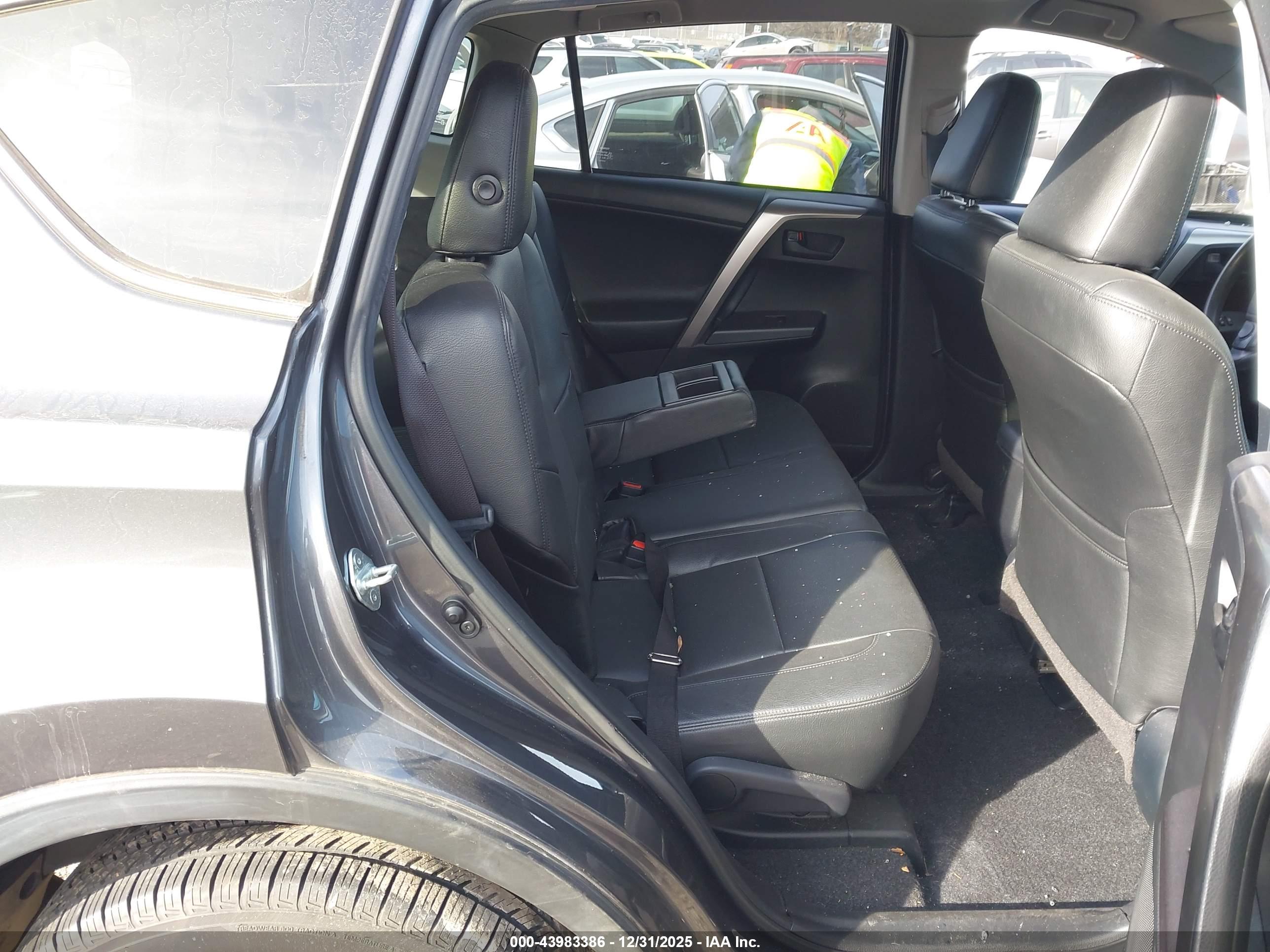 TOYOTA RAV4 image 8
