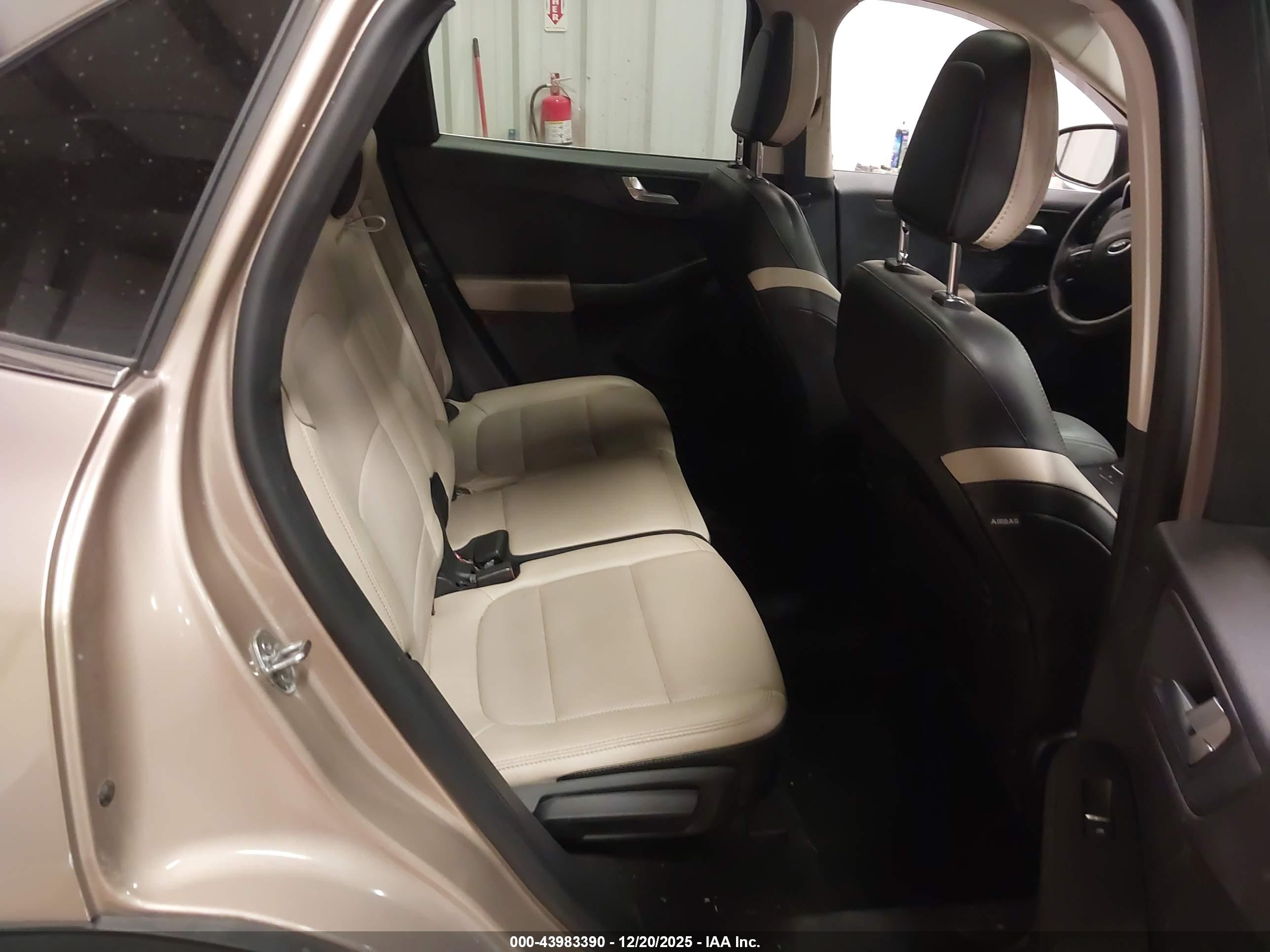 FORD ESCAPE image 8
