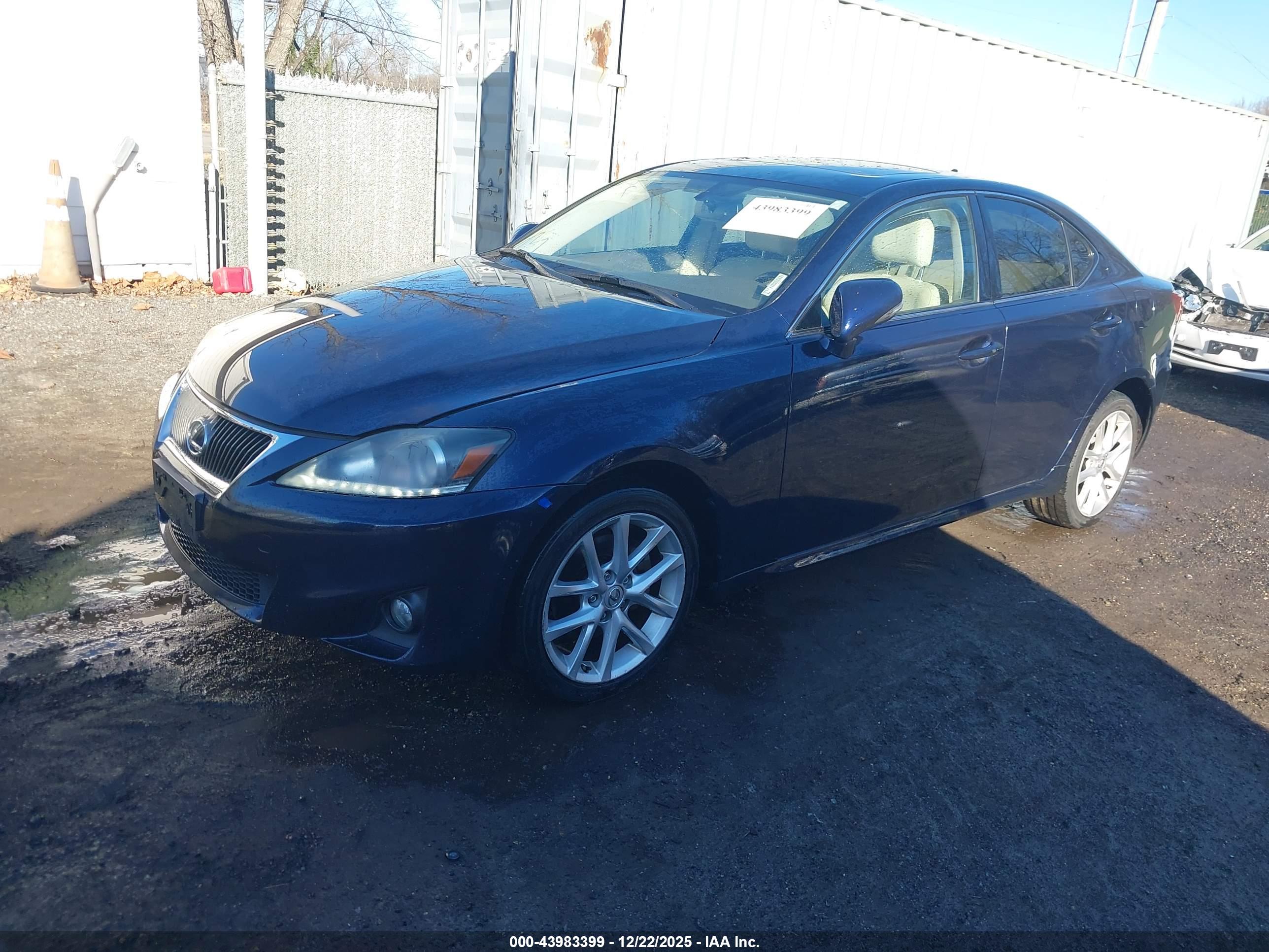 LEXUS IS image 2