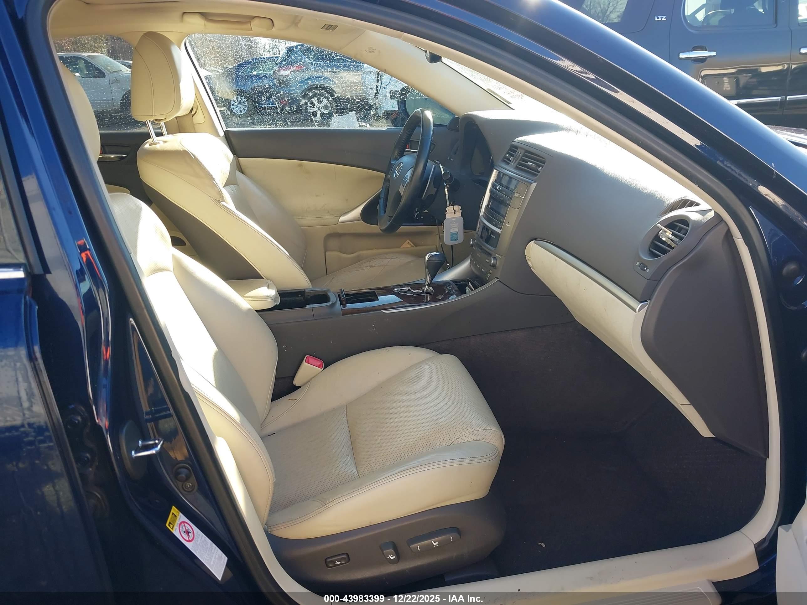 LEXUS IS image 5