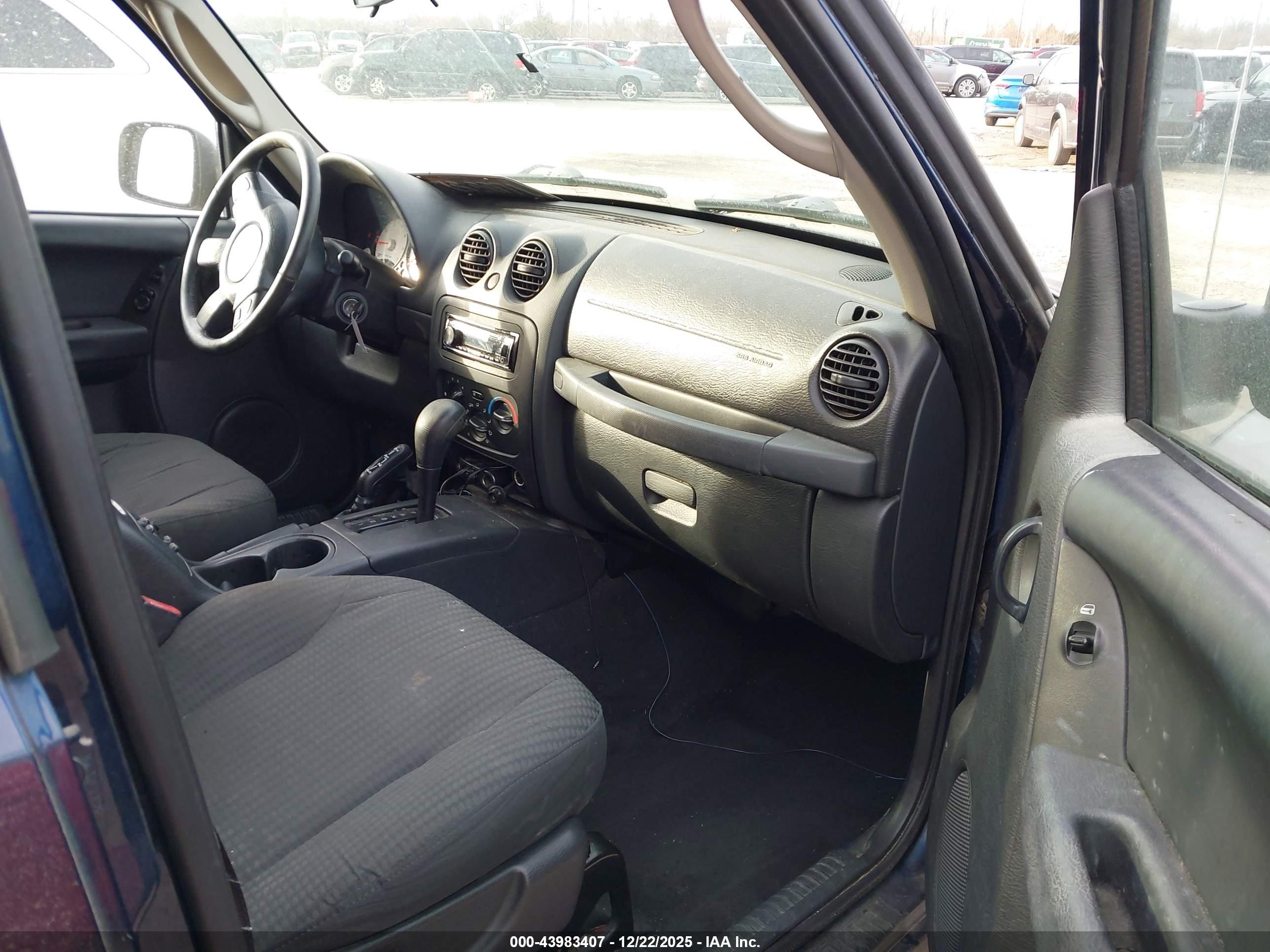 JEEP LIBERTY image 5