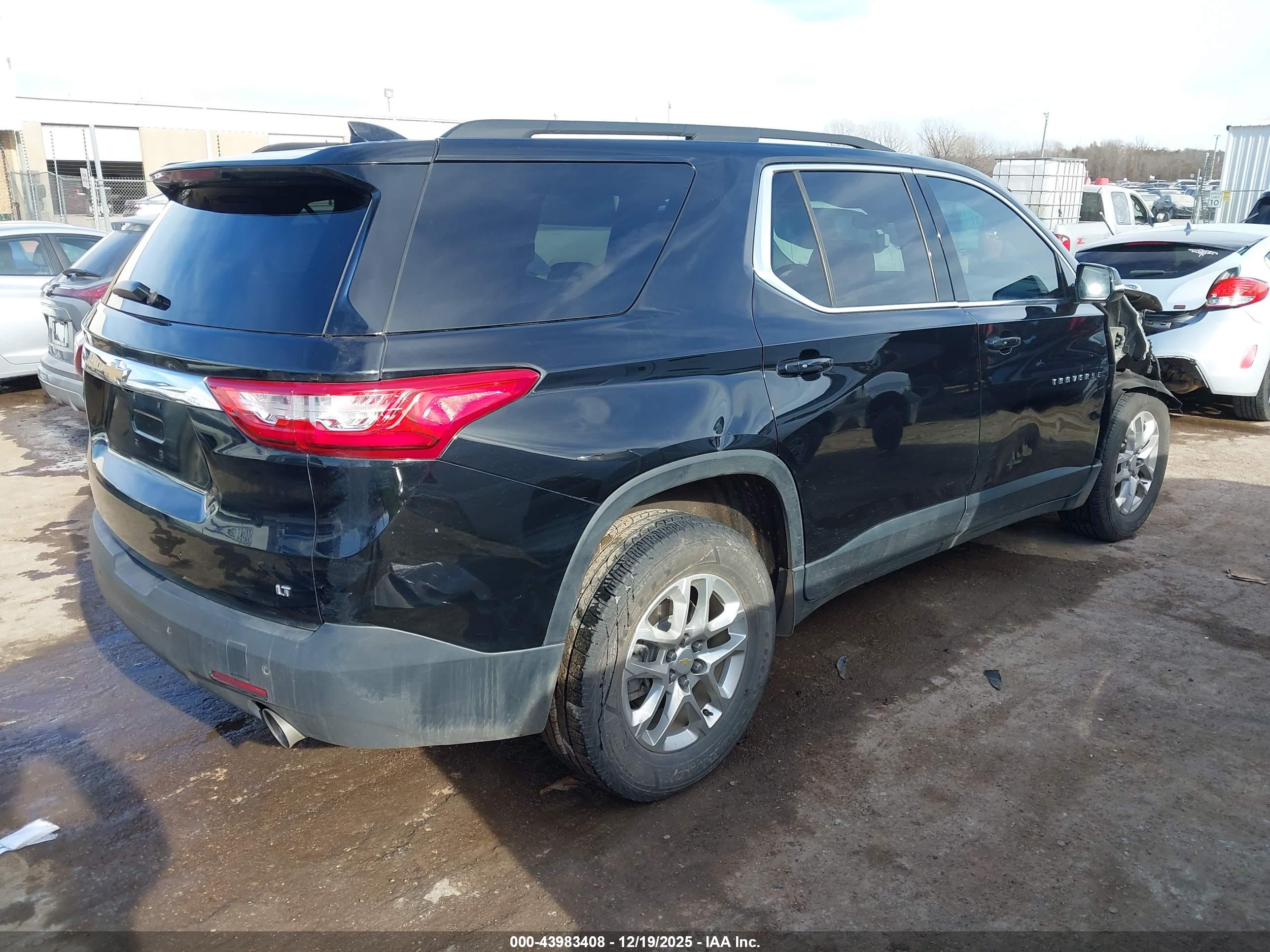 CHEVROLET TRAVERSE image 4