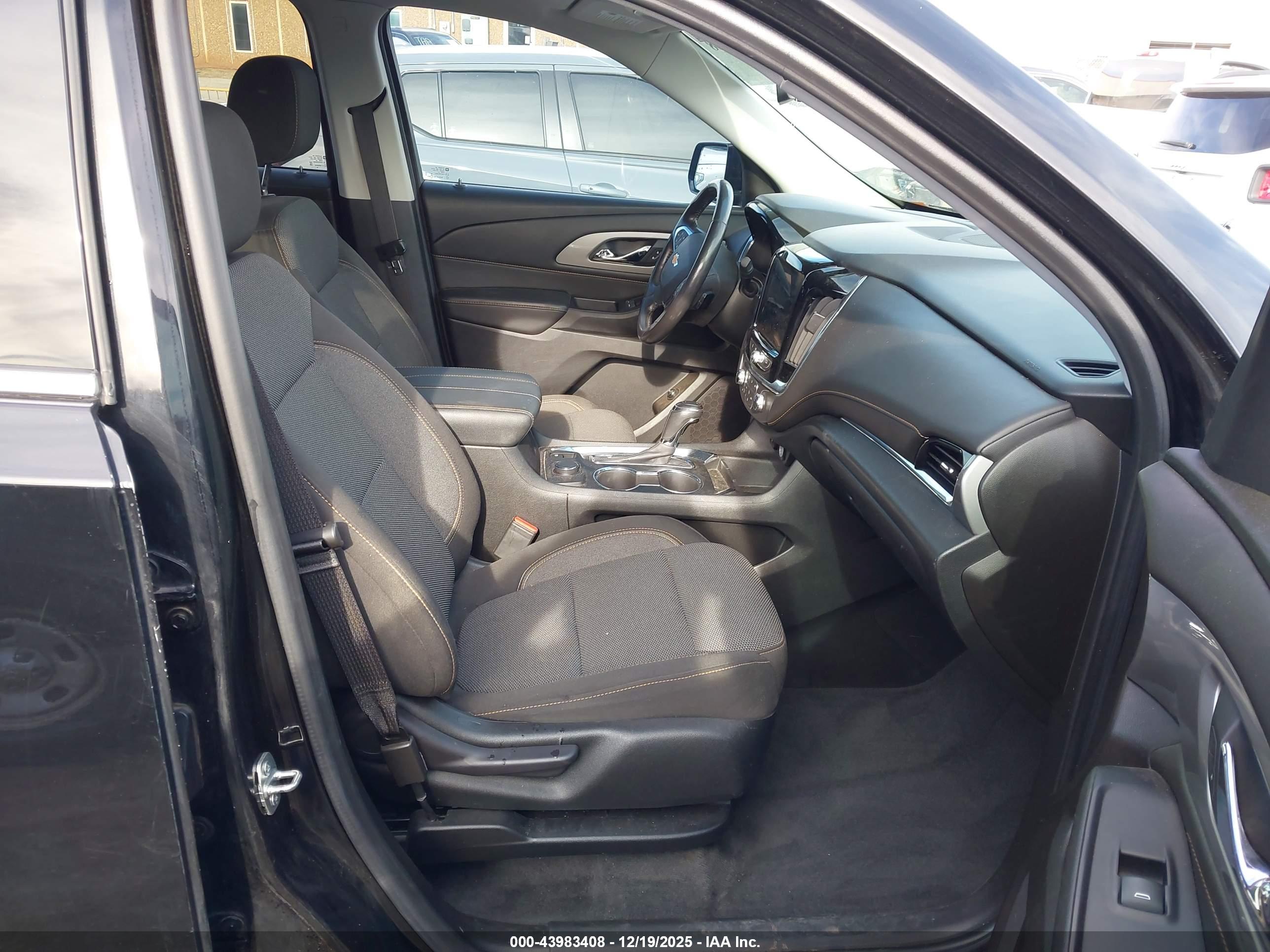 CHEVROLET TRAVERSE image 5