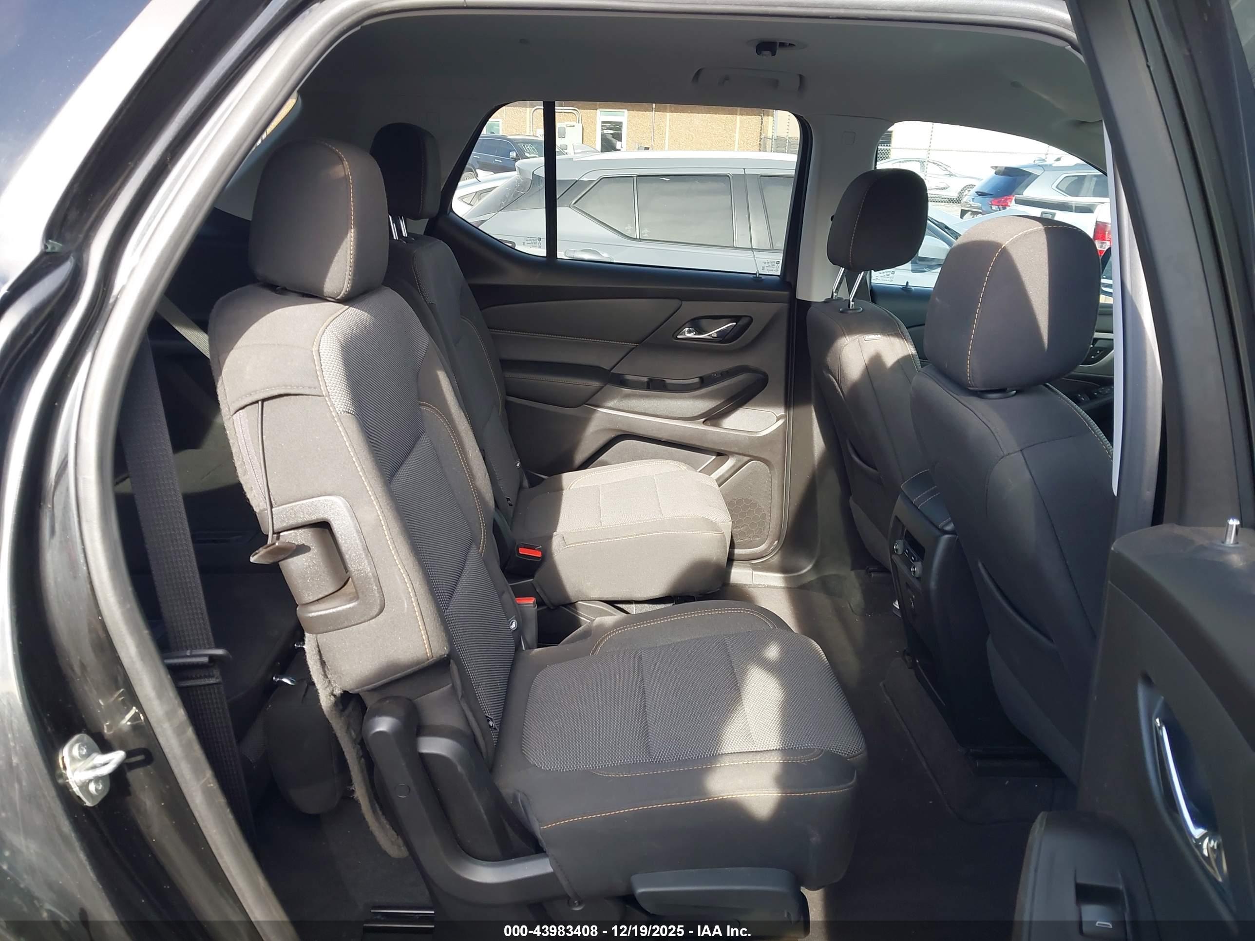 CHEVROLET TRAVERSE image 8