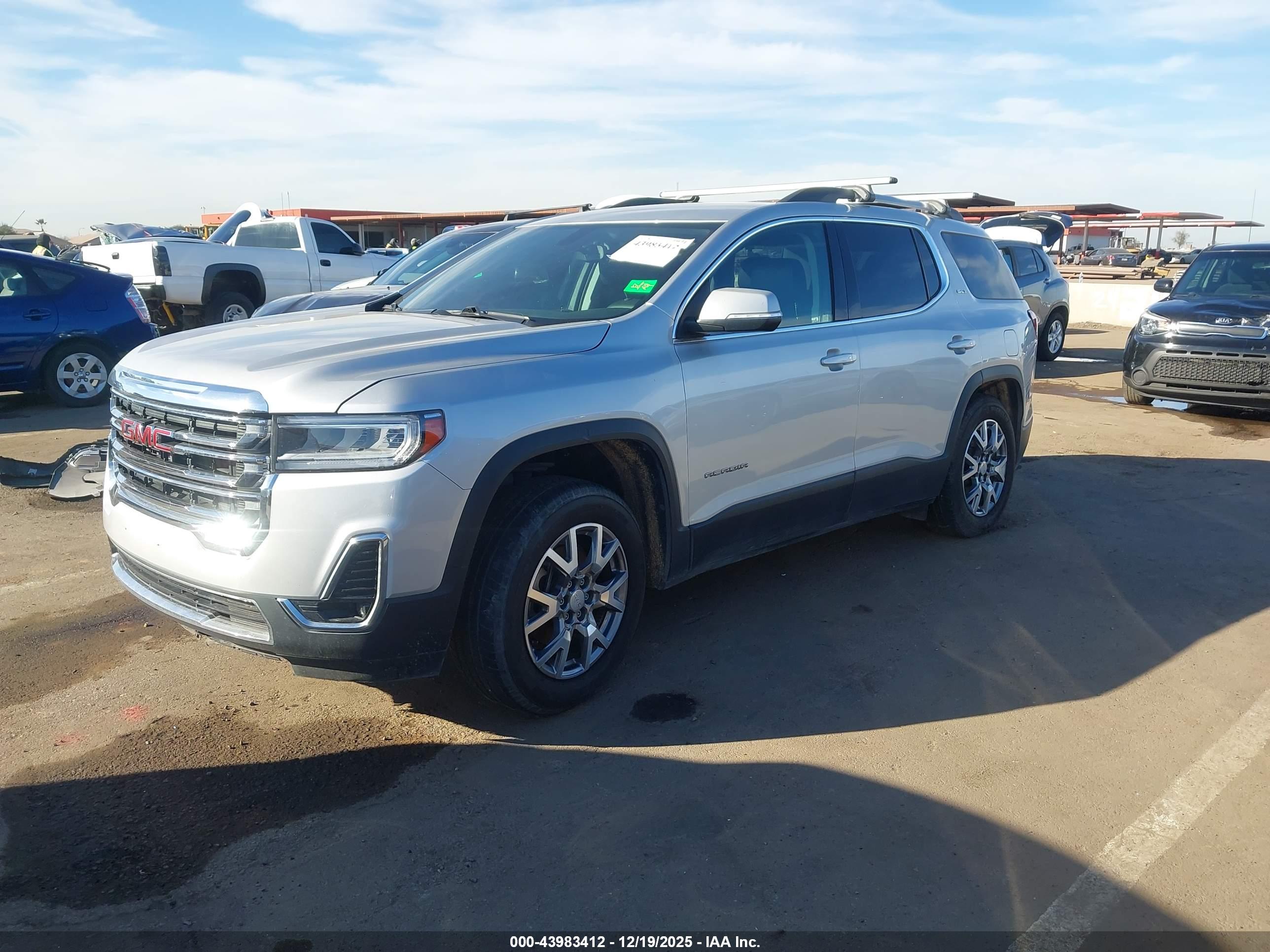GMC ACADIA image 2