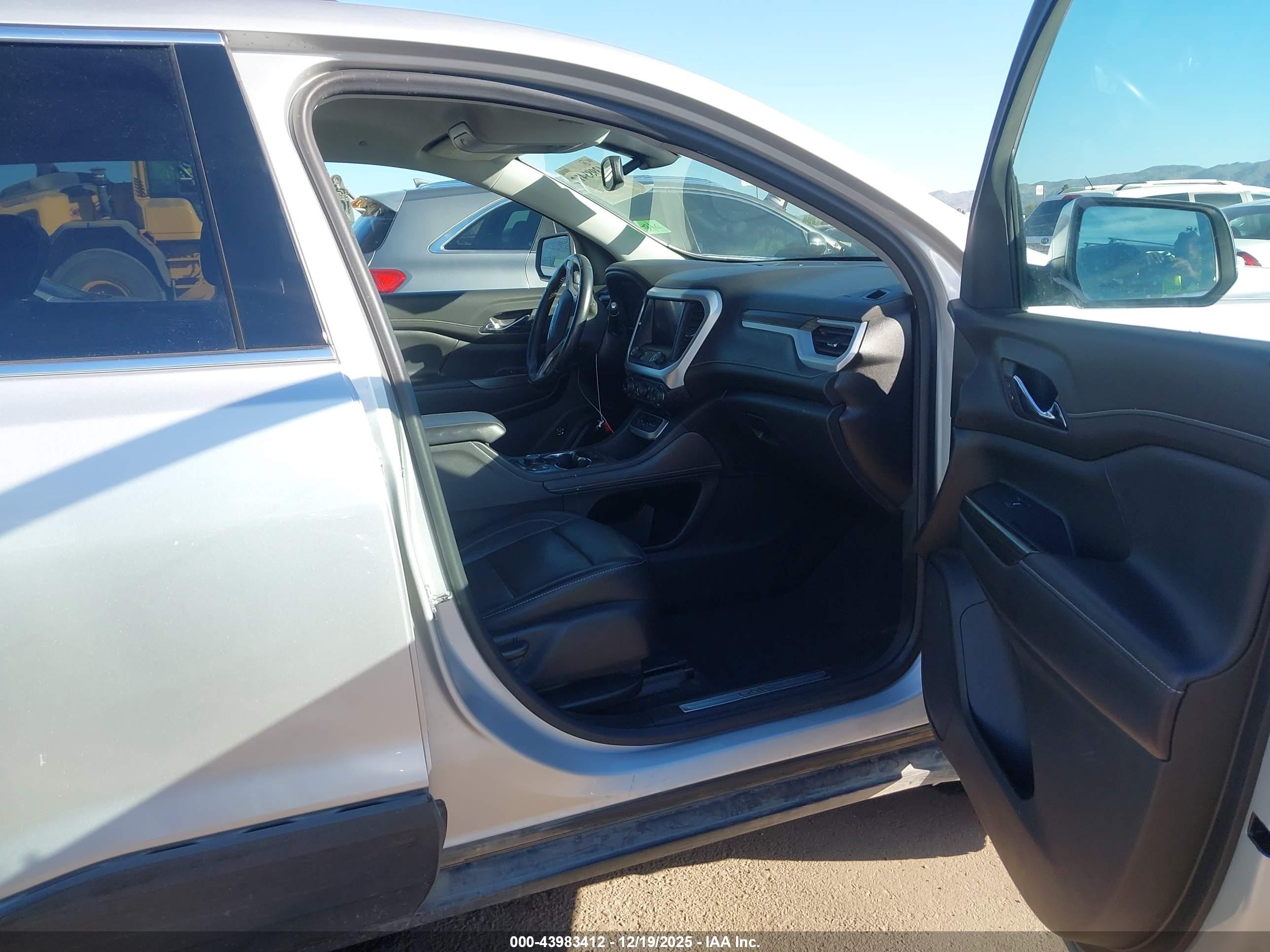 GMC ACADIA image 5