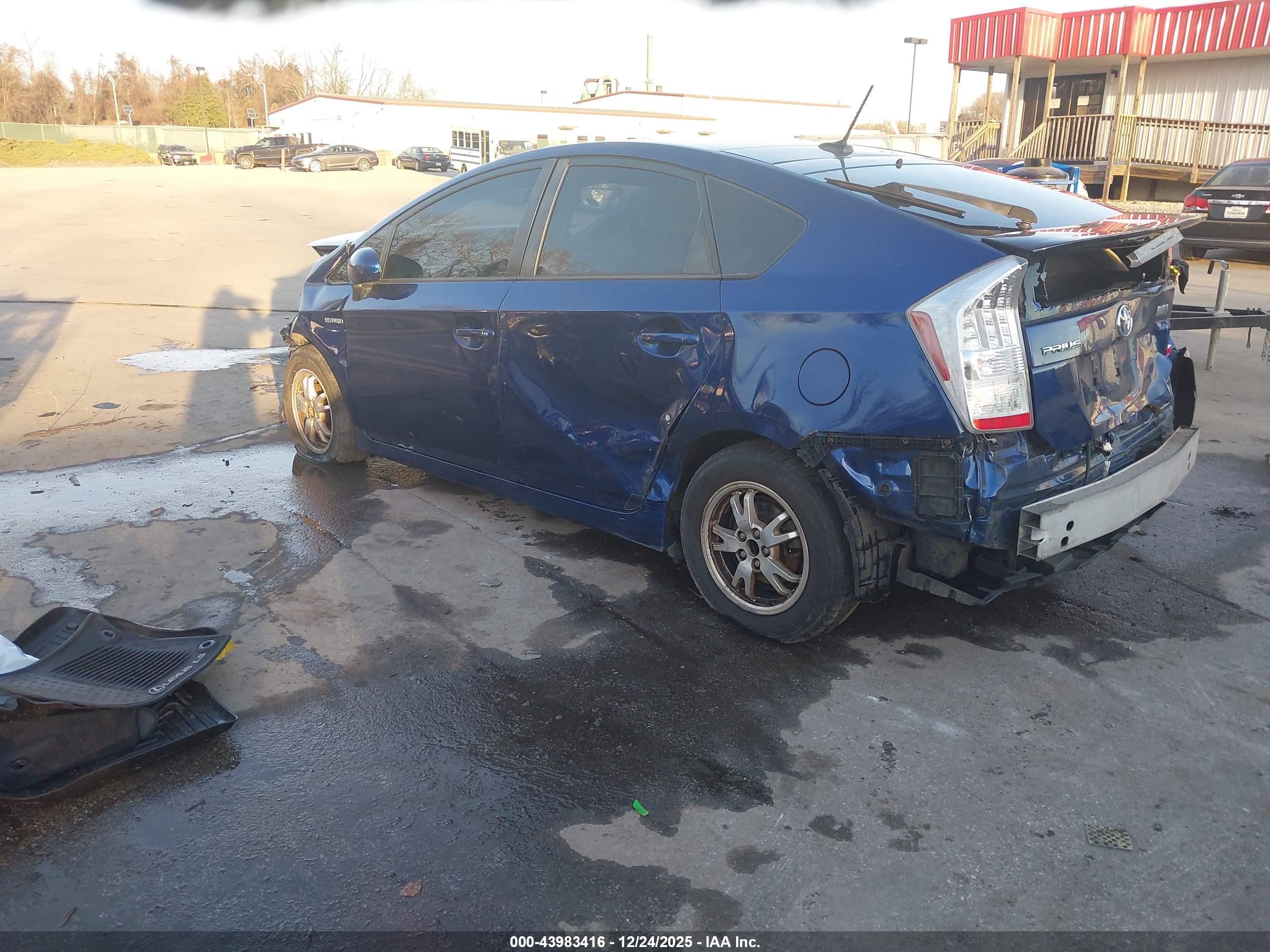 TOYOTA PRIUS image 3