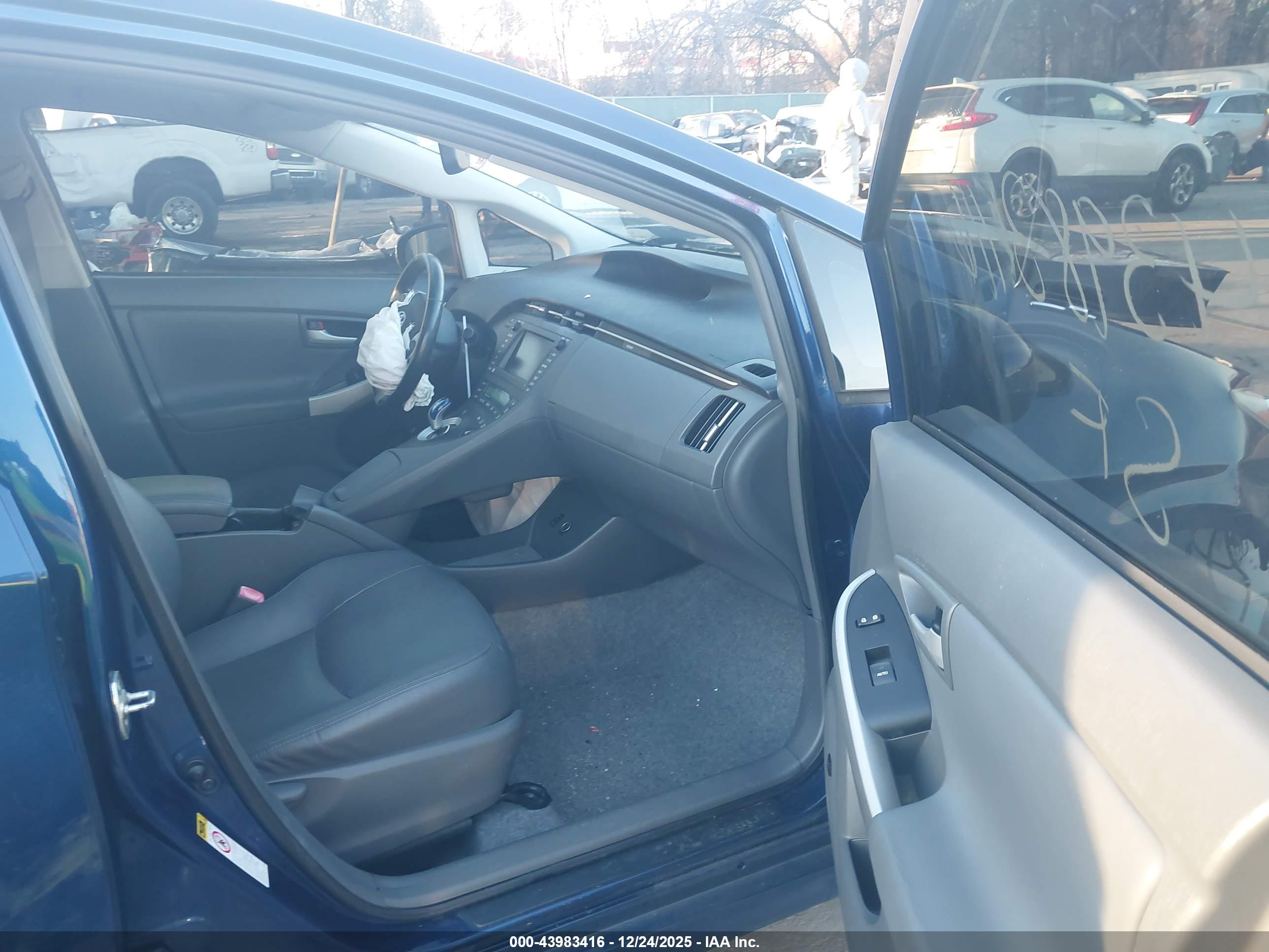 TOYOTA PRIUS image 5