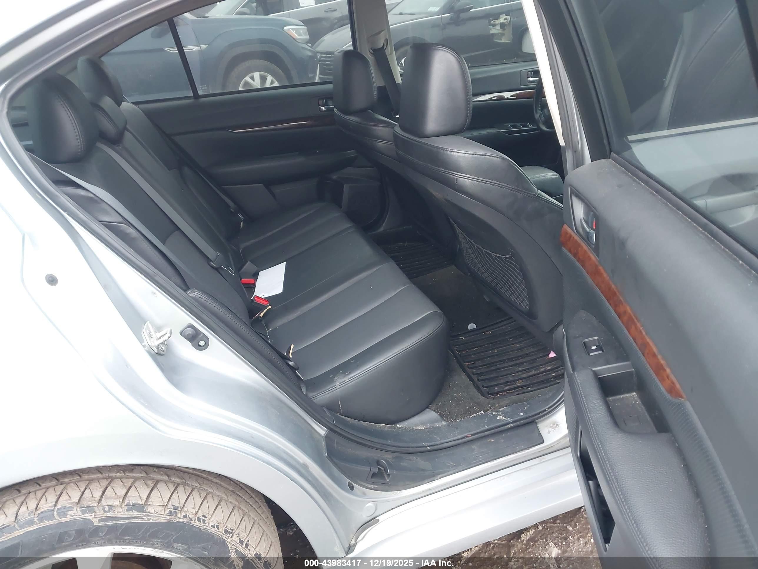SUBARU LEGACY image 8