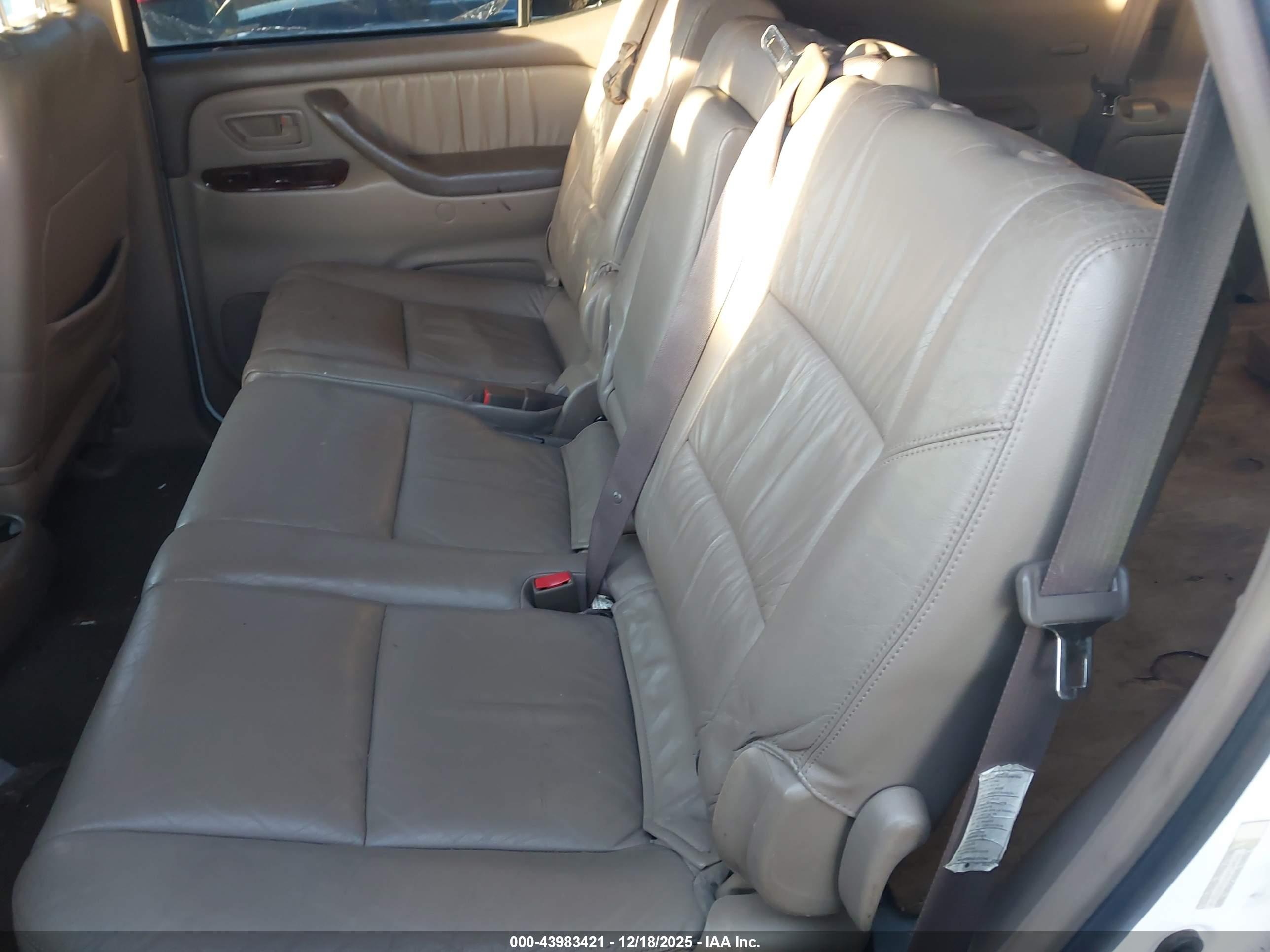 TOYOTA SEQUOIA image 8