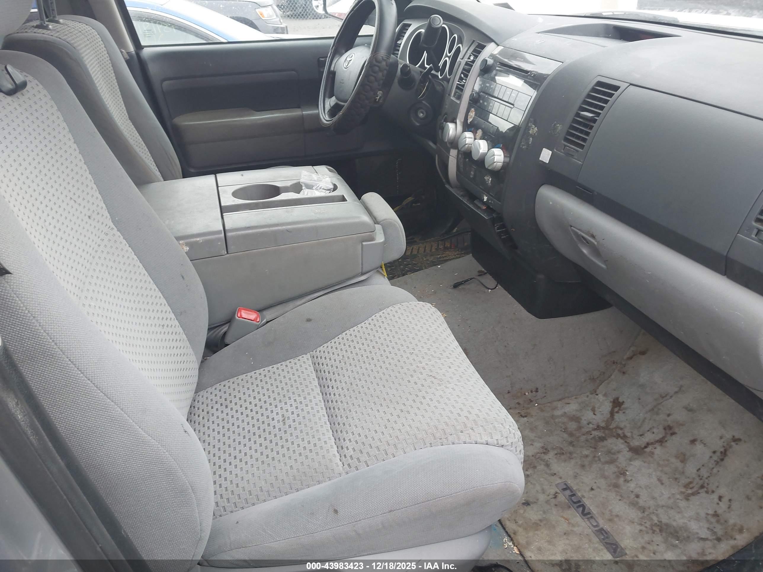 TOYOTA TUNDRA image 5