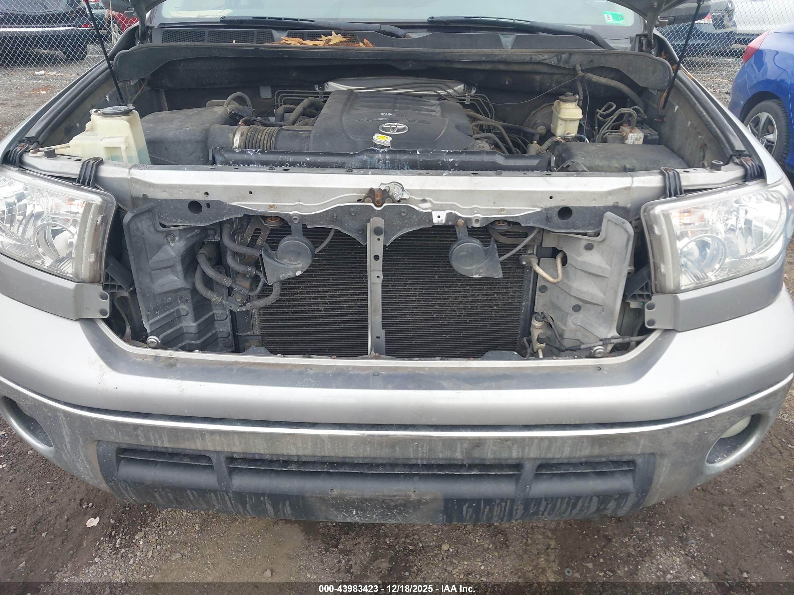 TOYOTA TUNDRA image 6