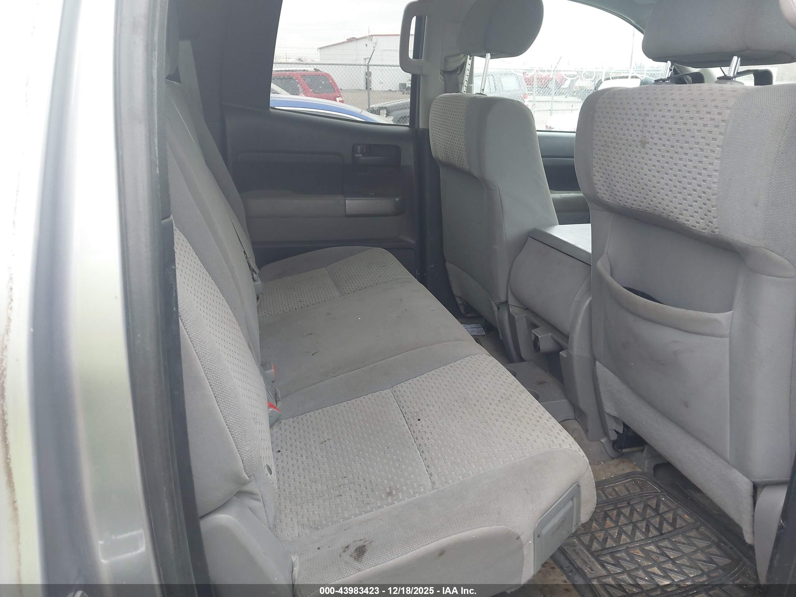 TOYOTA TUNDRA image 8