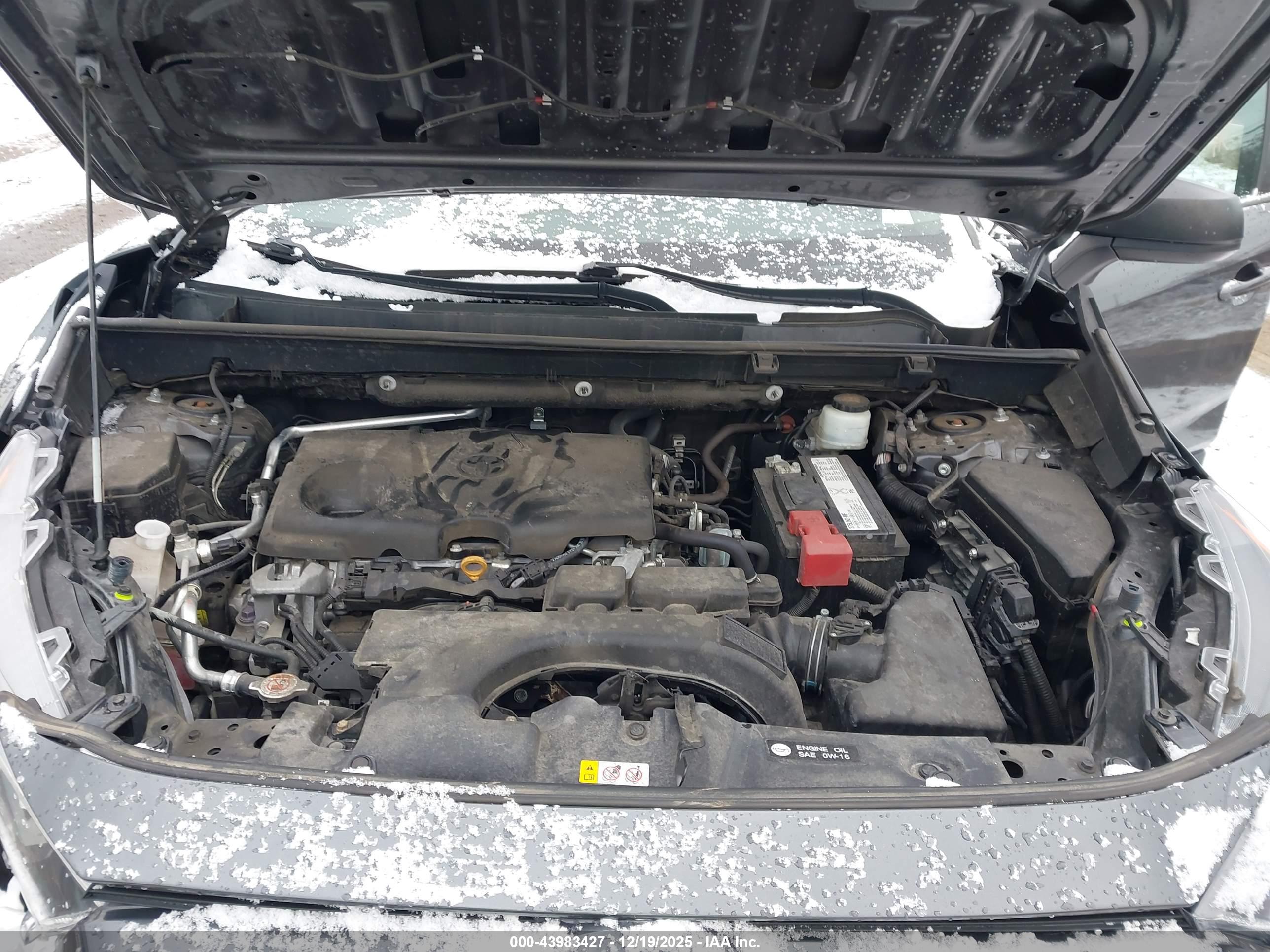 TOYOTA RAV4 image 10