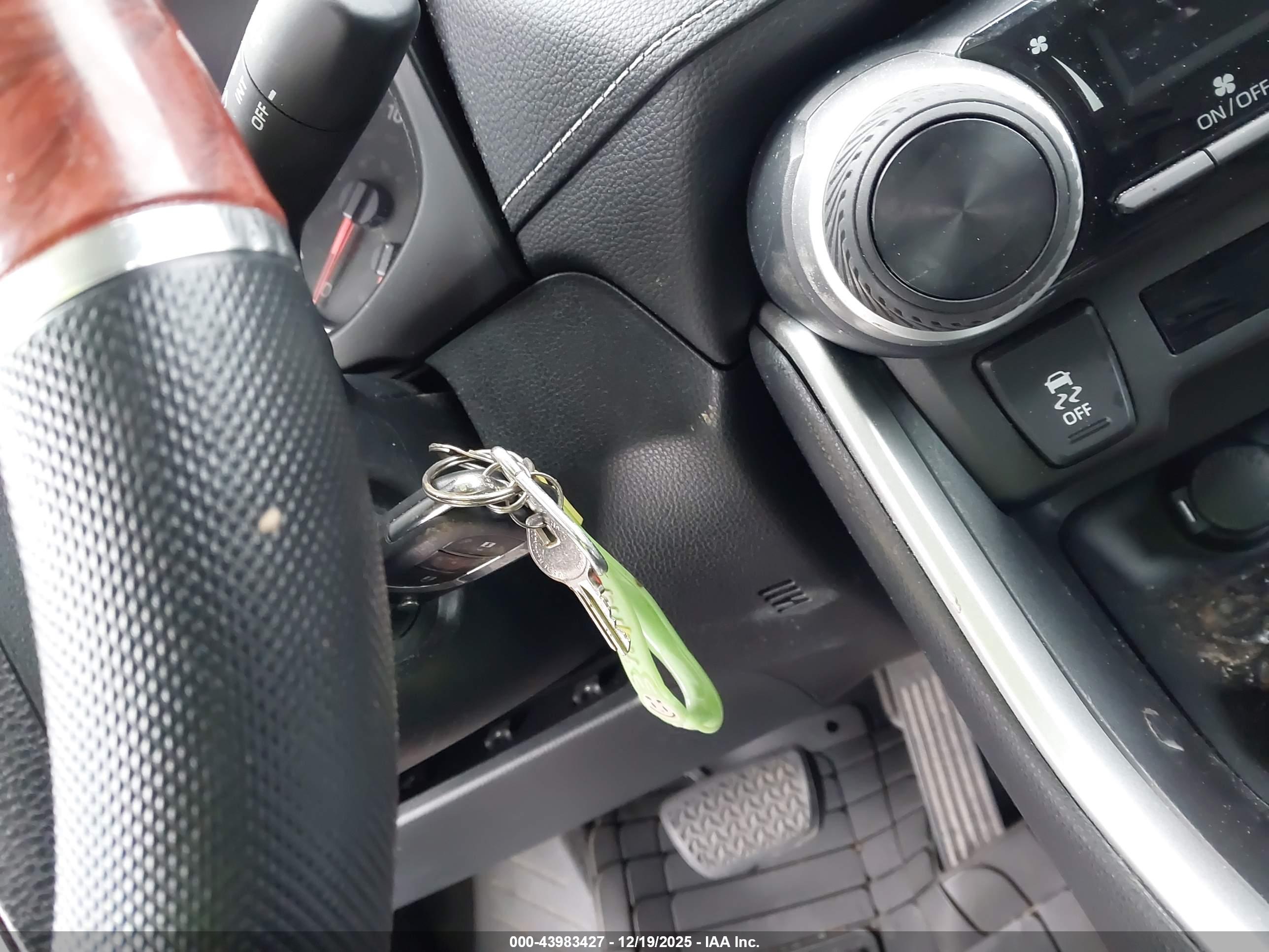 TOYOTA RAV4 image 11
