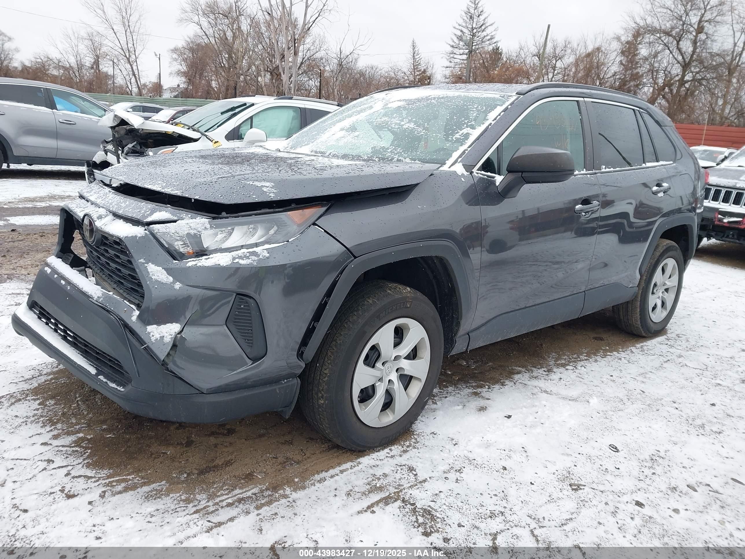 TOYOTA RAV4 image 2